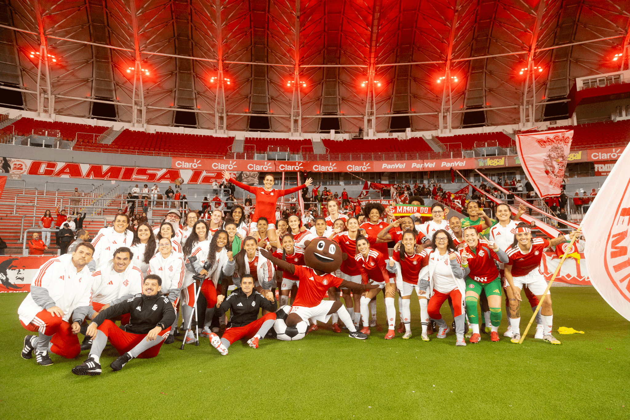 Las futbolistas de Internacional celebran la clasificación a octavos de la Copa do Brasil Femenina tras eliminar a Grêmio en los penaltis