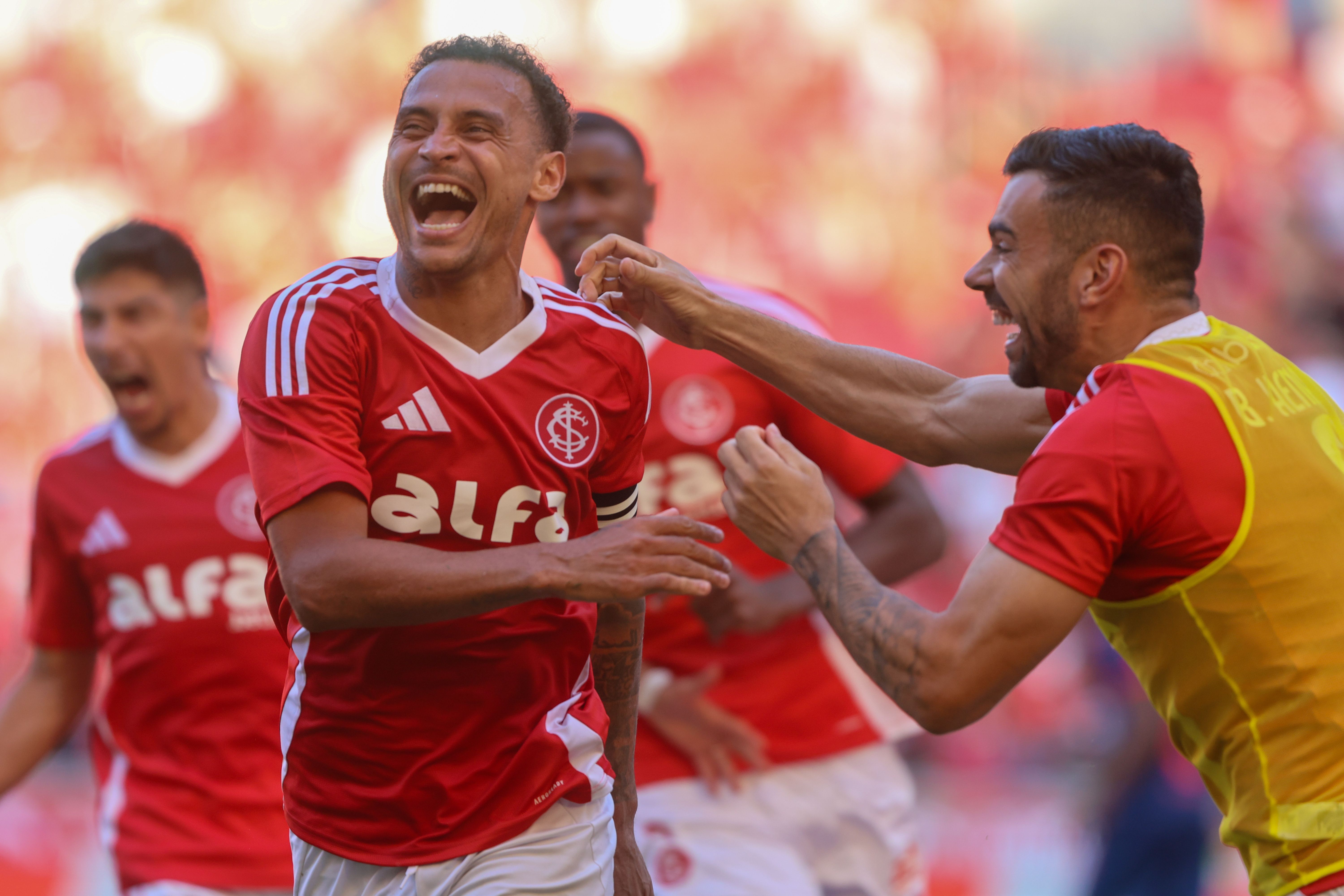 INTER VENCE E FICA NO SEU LUGAR!