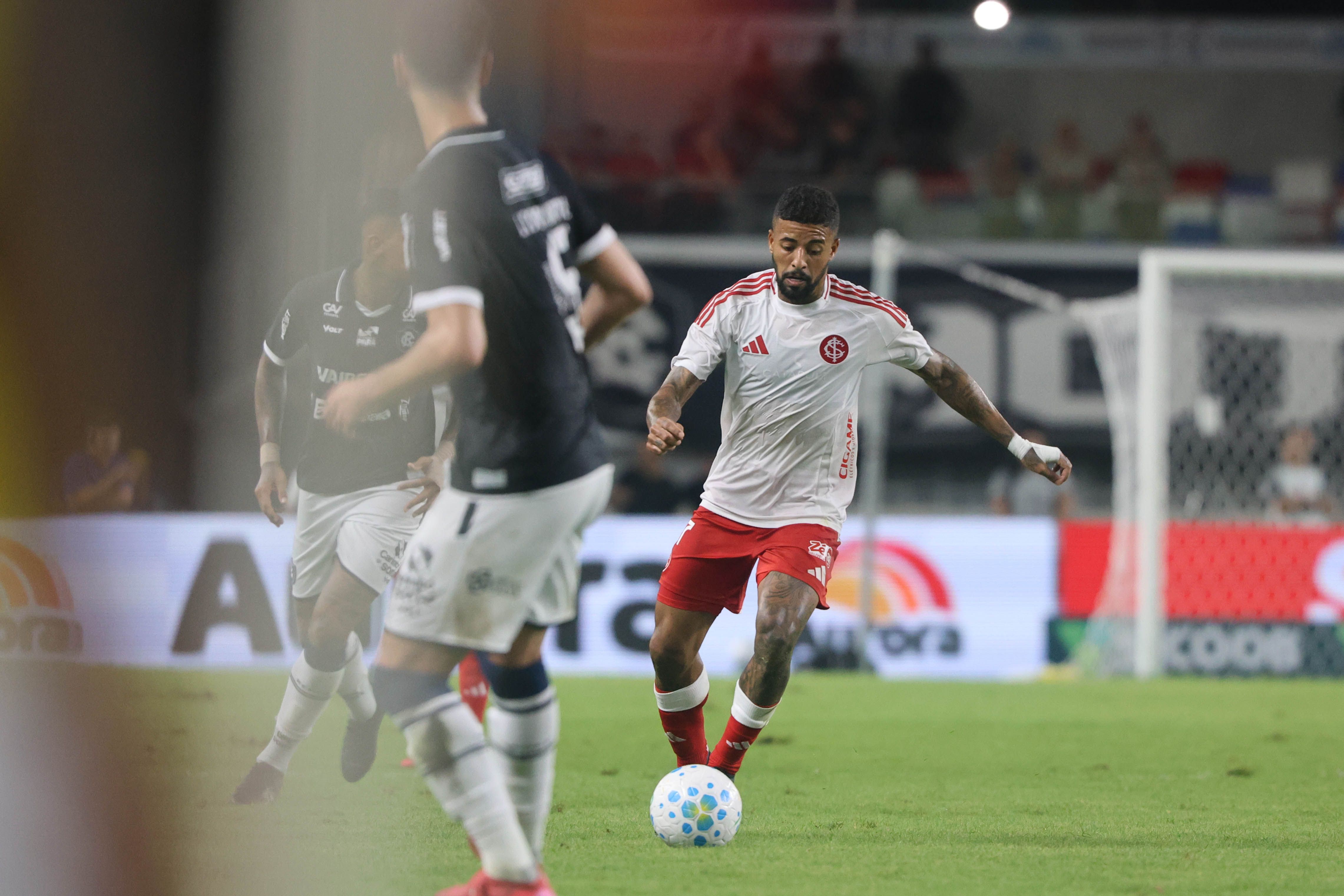 Fora de casa, Inter empata por 1 a 1 com o Remo