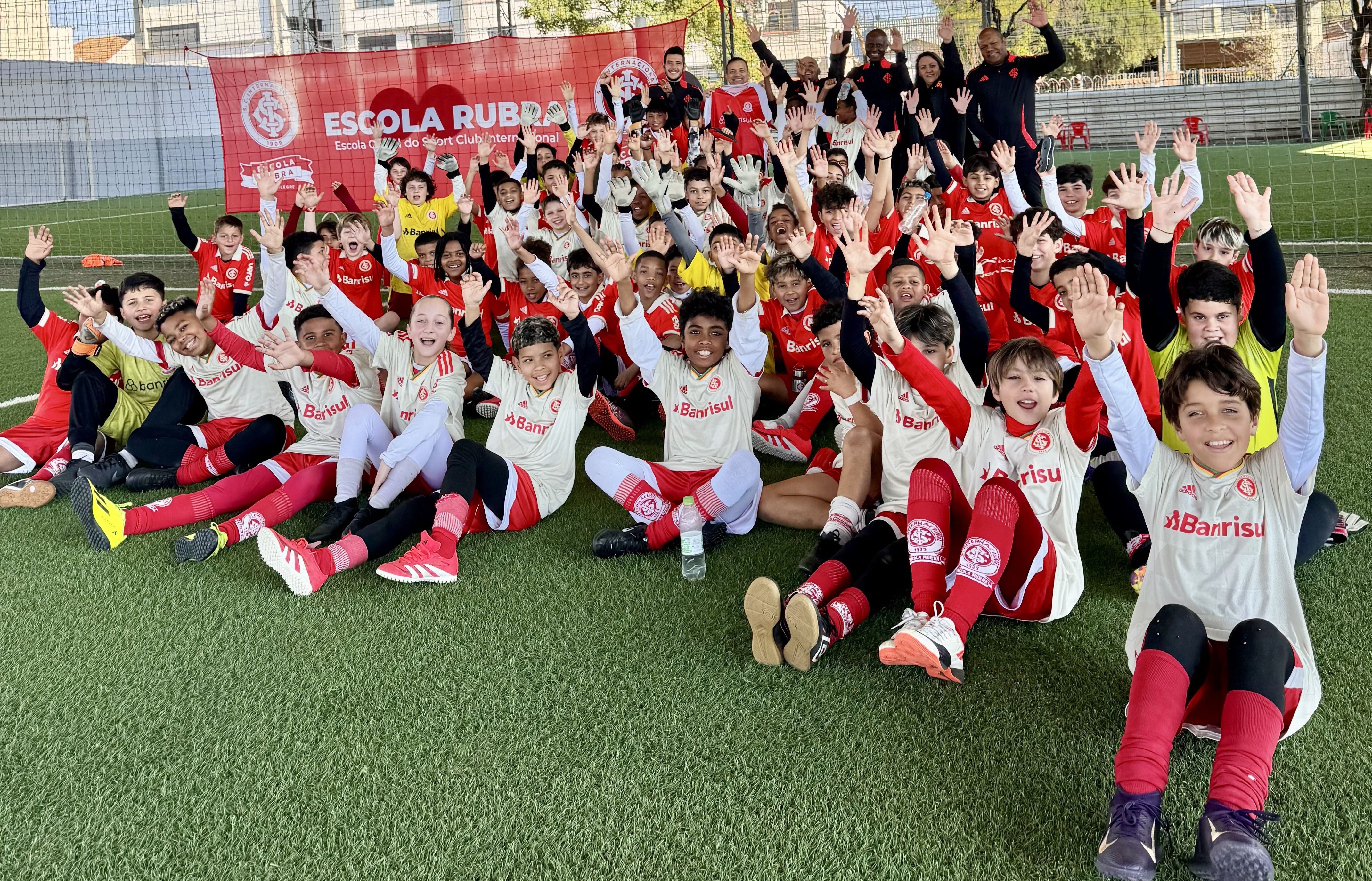Escola Rubra encerra 2025 com títulos e parceria com a Base do Inter
