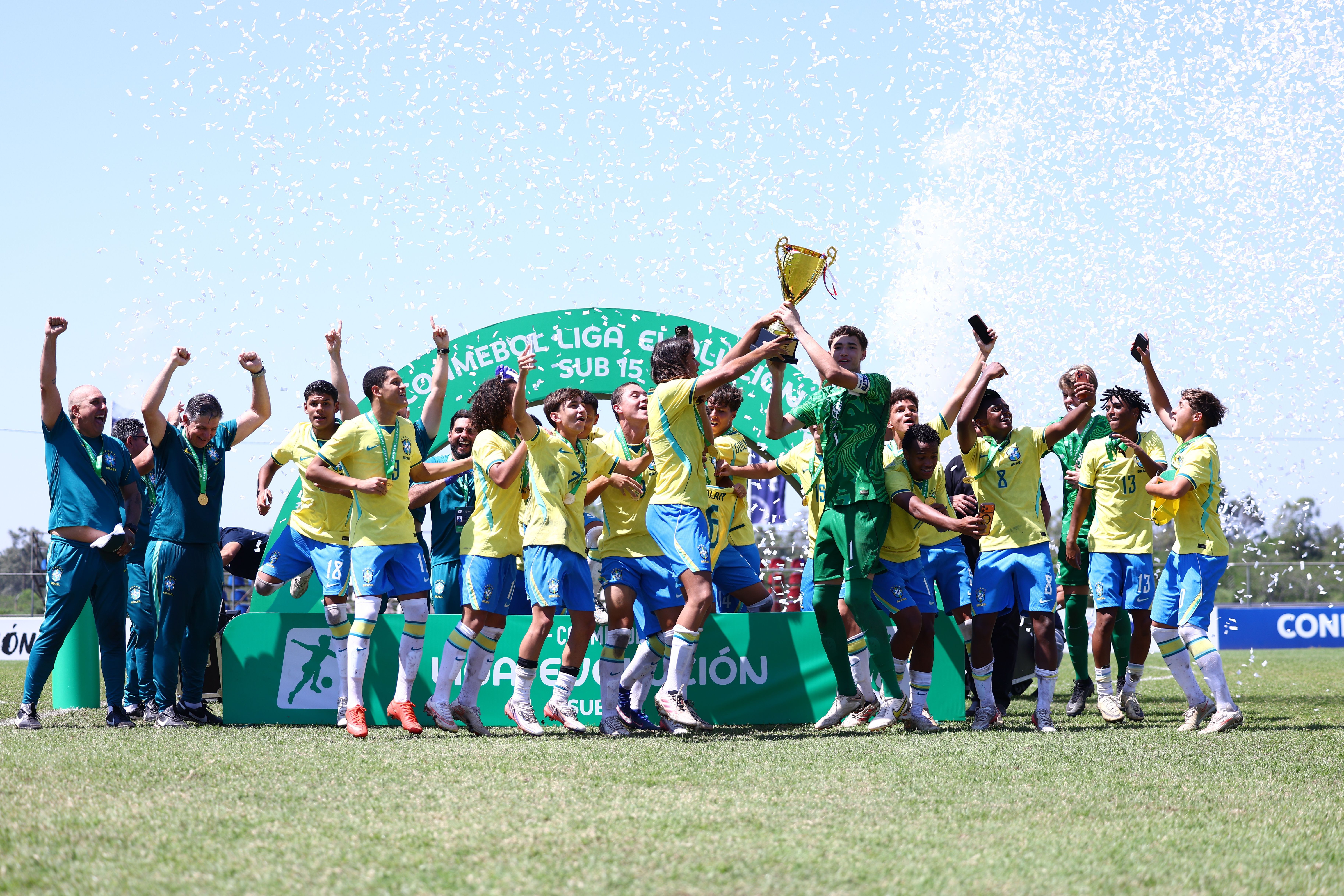 Cinco atletas do Celeiro conquistam Liga Evolução Sub-15 com a Seleção Brasileira