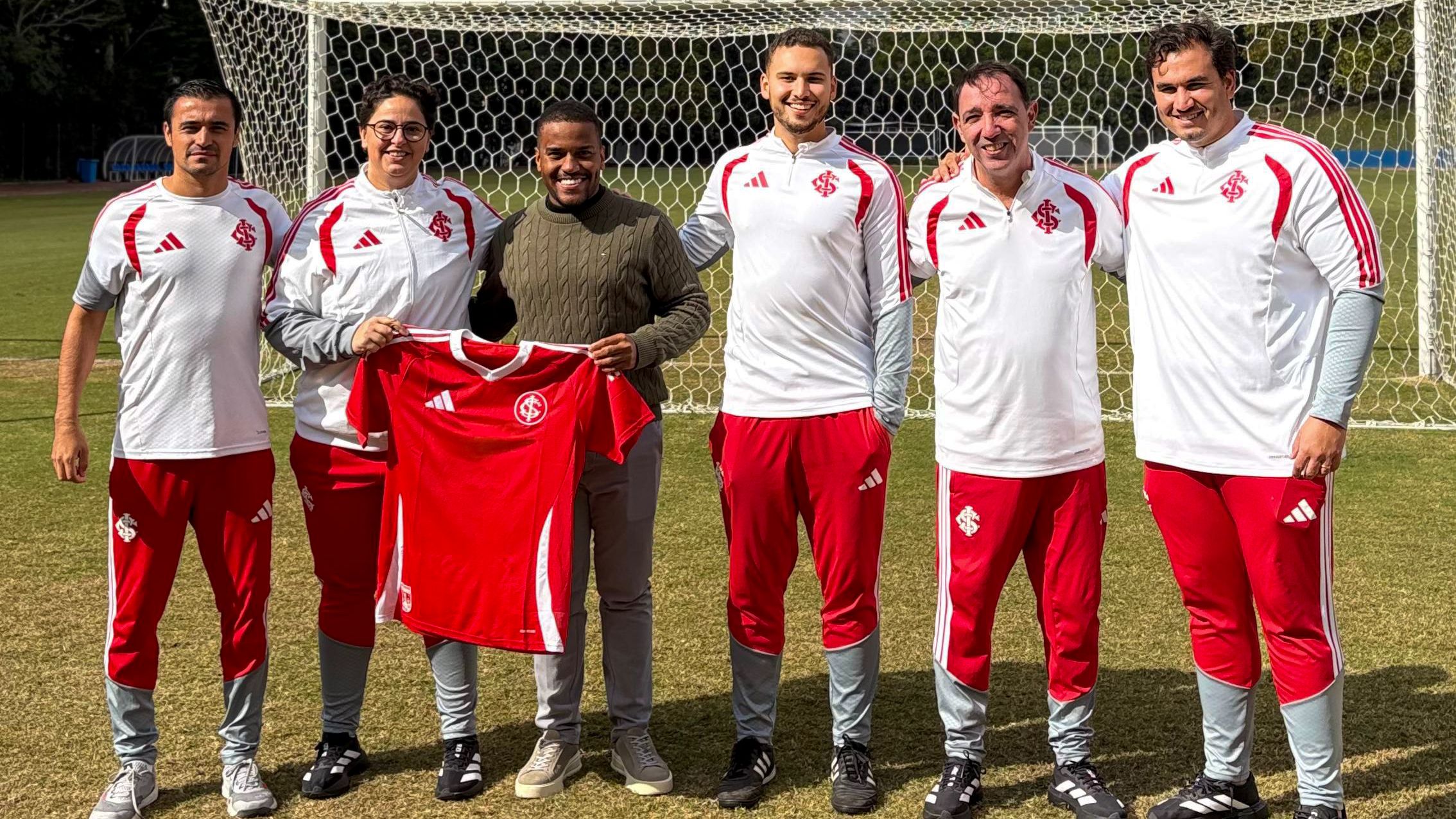 Analista de Desempenho da Seleção Brasileira Feminina Sub-20 visita as Gurias Coloradas