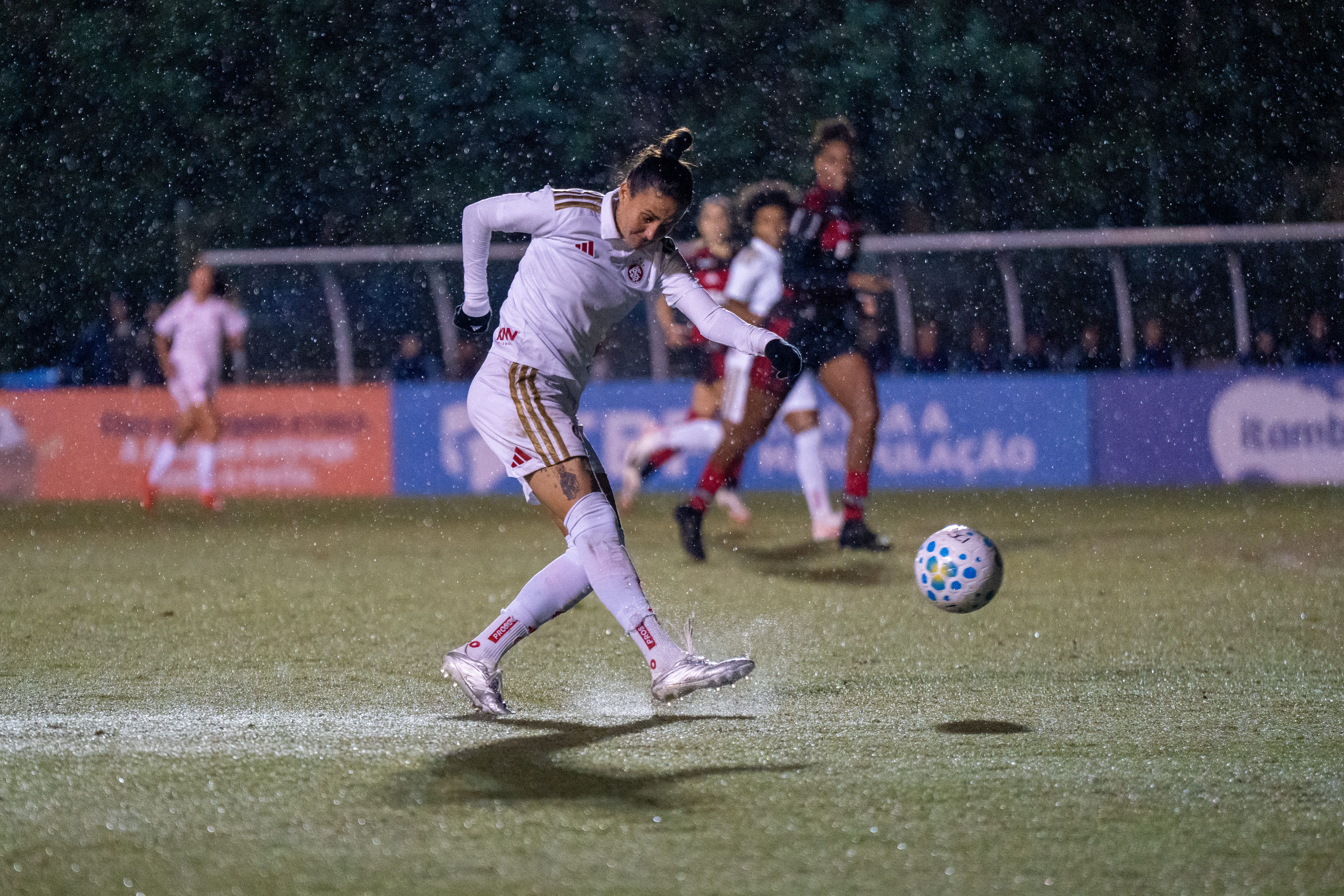 Gurias são superadas pelo Flamengo