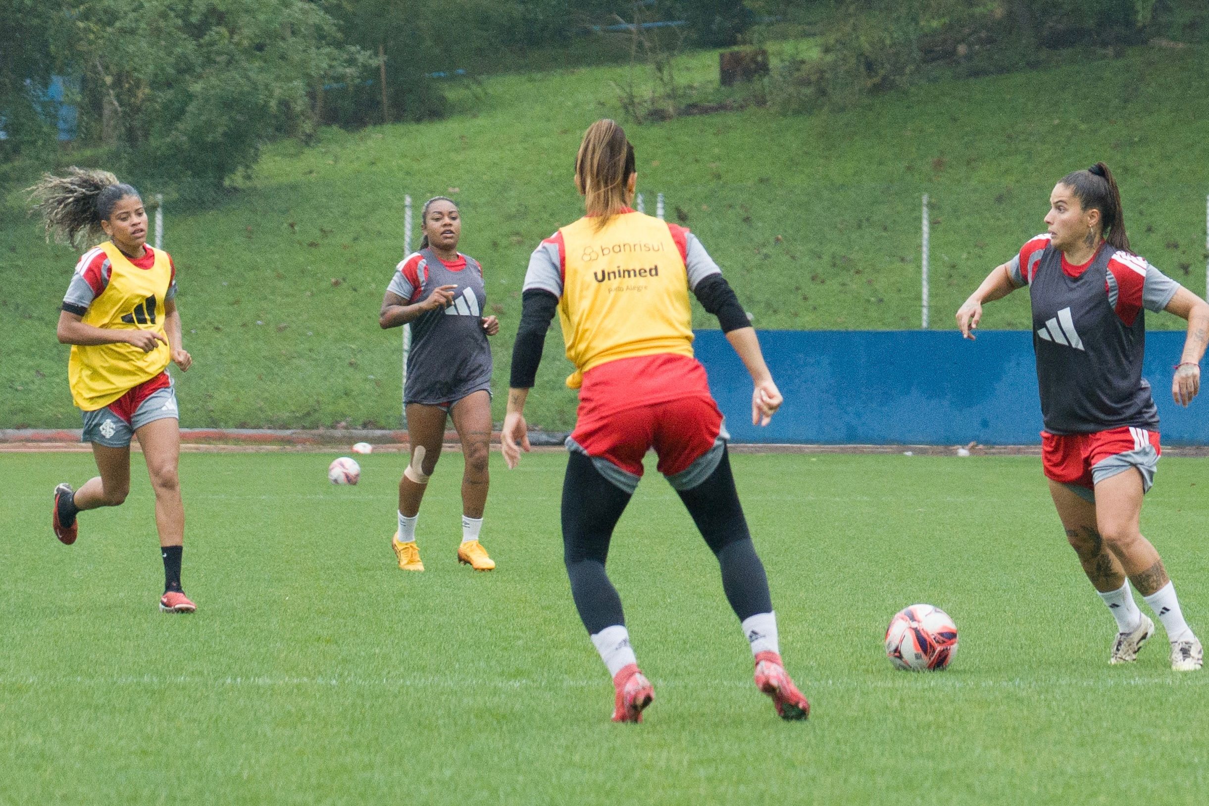 Gurias Coloradas iniciam preparação para o Gre-Nal