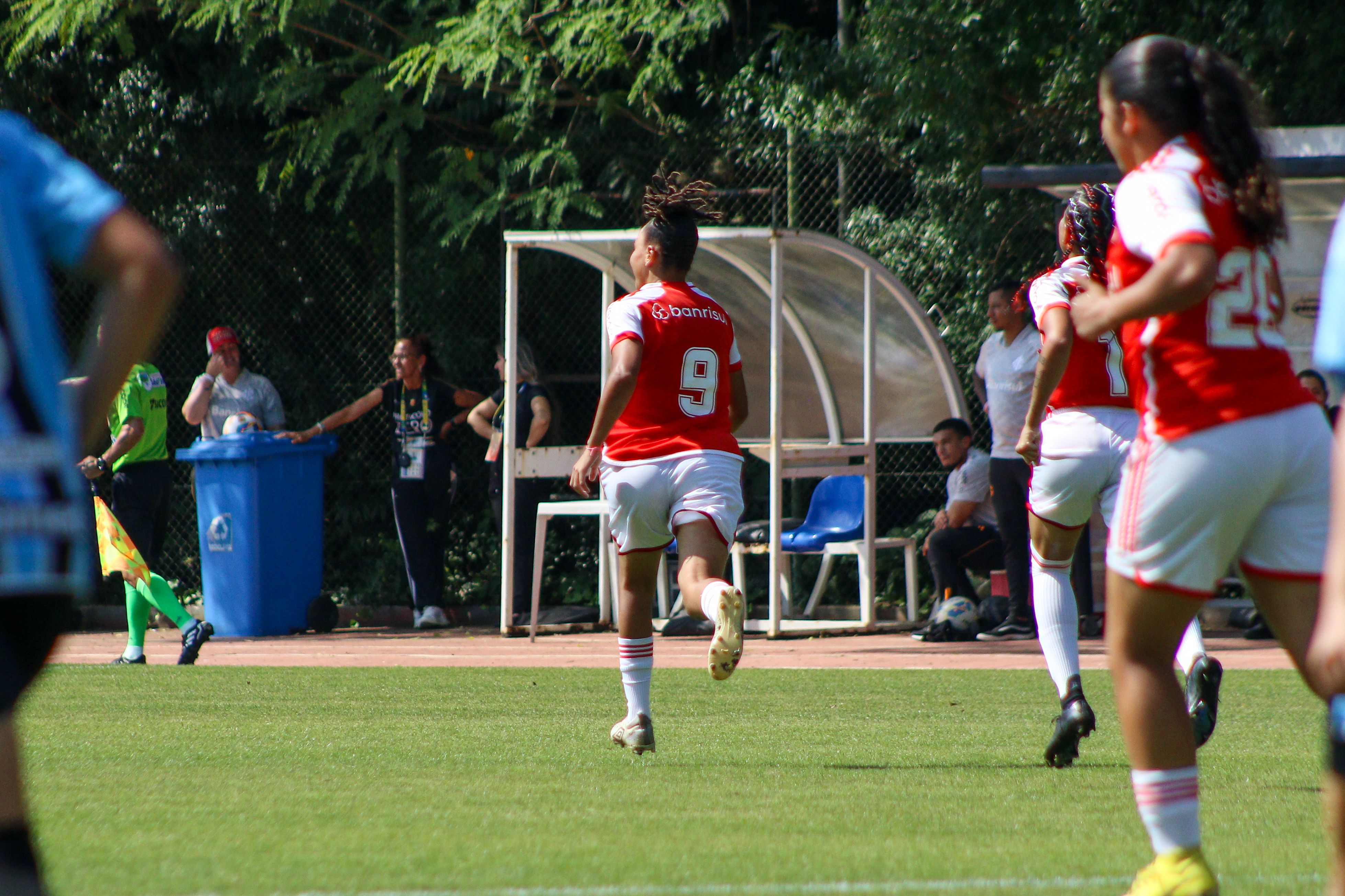 Sub-17 das Gurias Coloradas encerra primeira fase na liderança do Campeonato Gaúcho