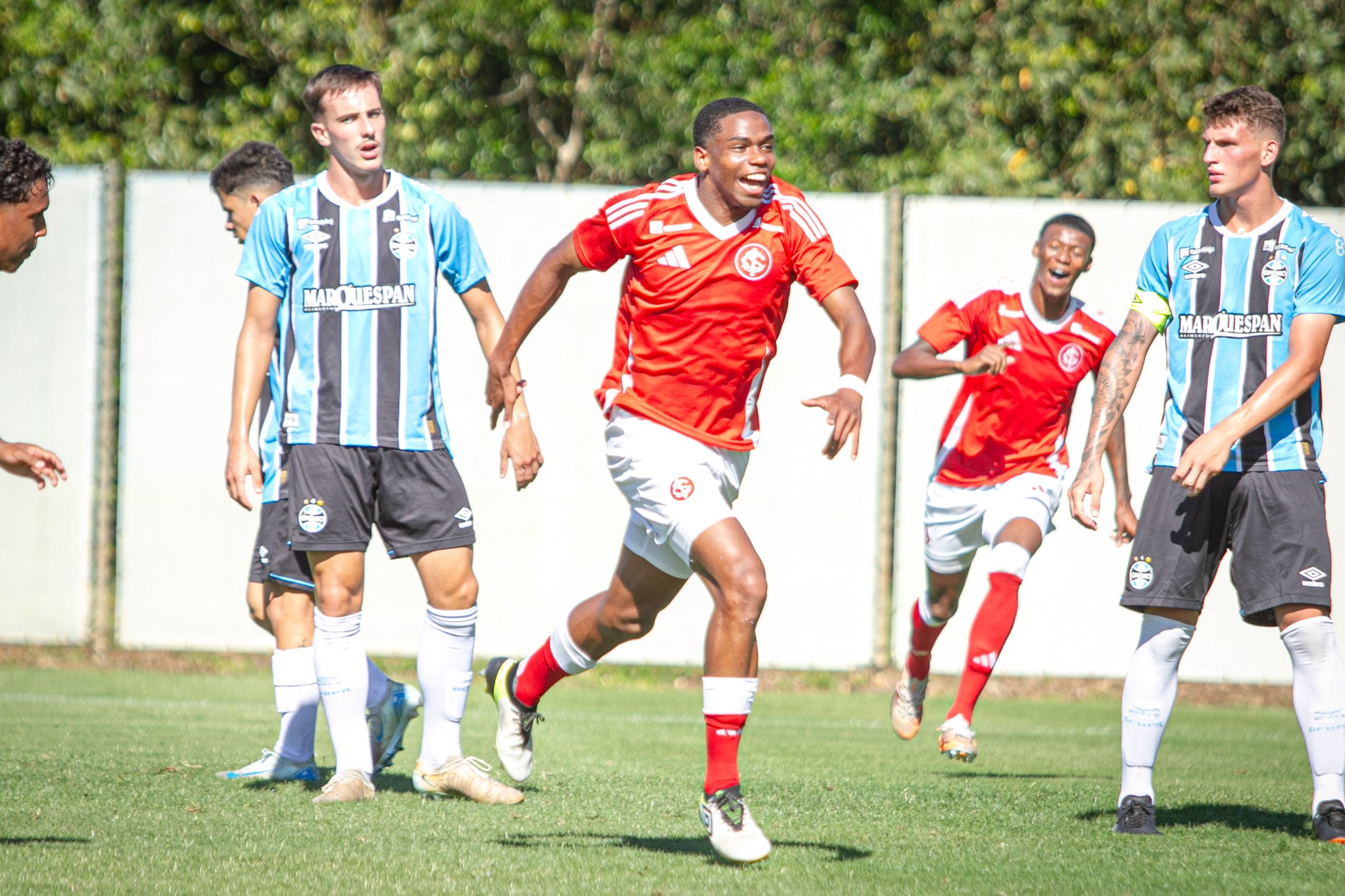Celeiro de Ases vence Gre-Nal Sub-20 no CT Hélio Dourado