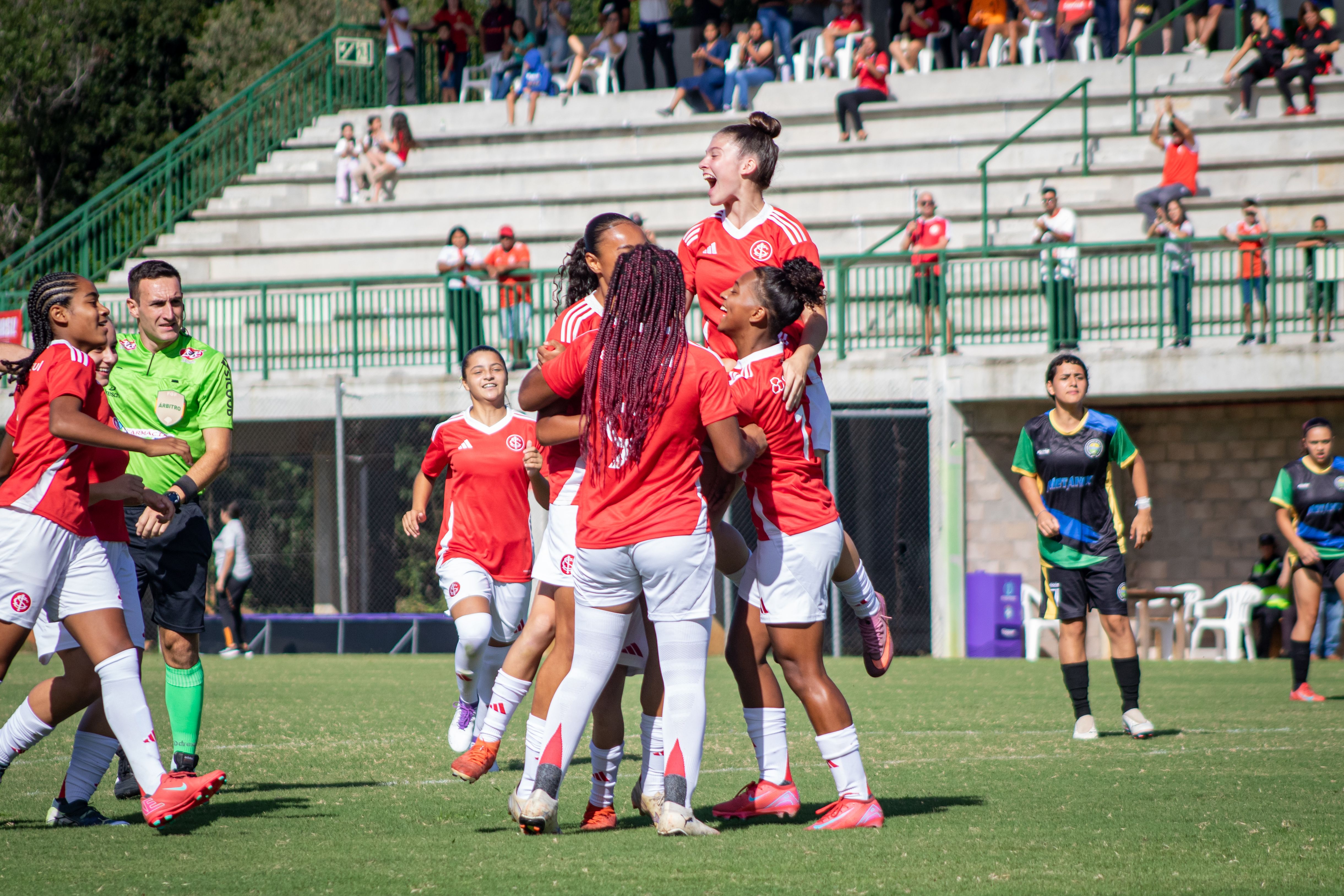 Gurias vencem na estreia do Gauchão Sub-15