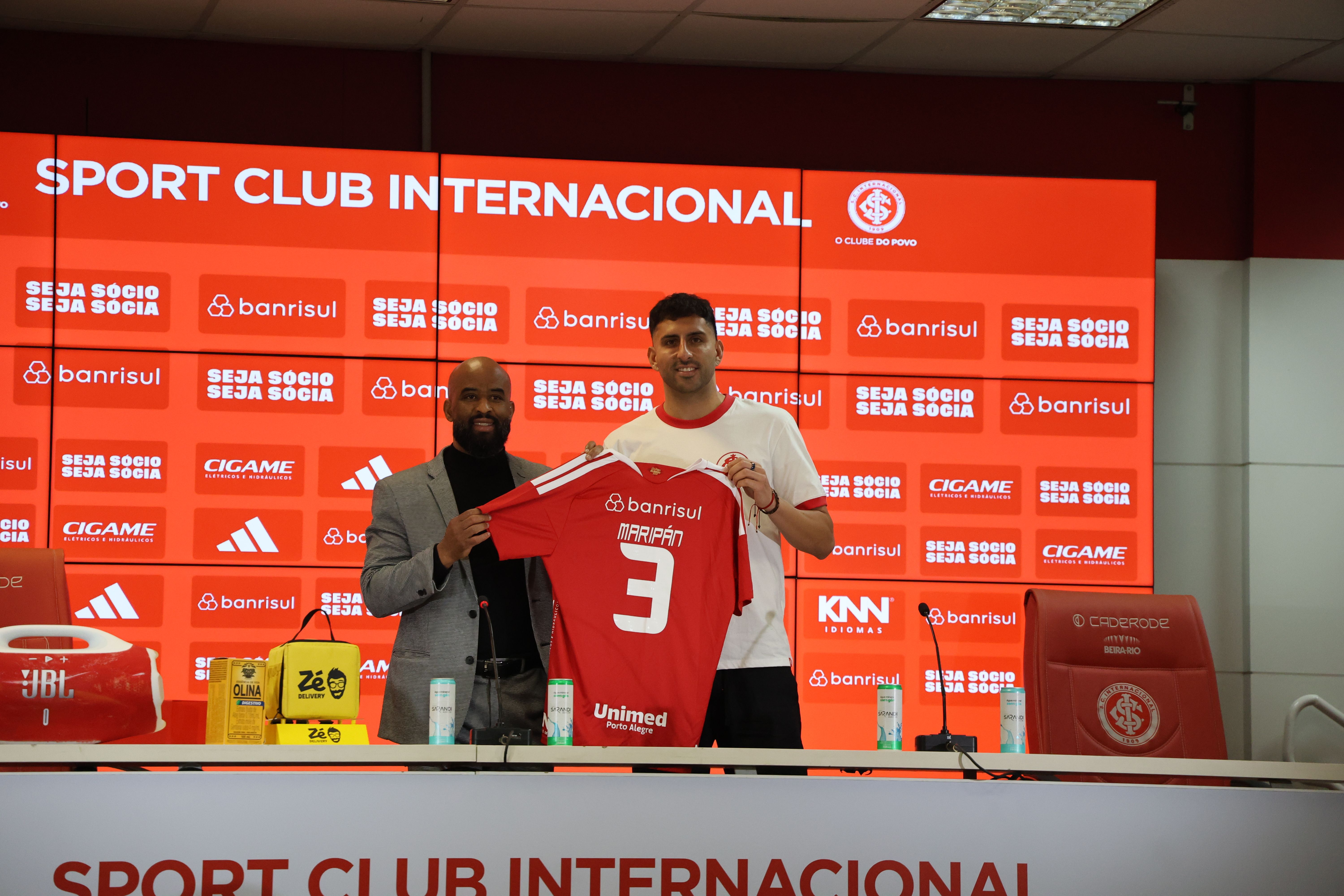 Maripán é apresentado oficialmente pelo Internacional