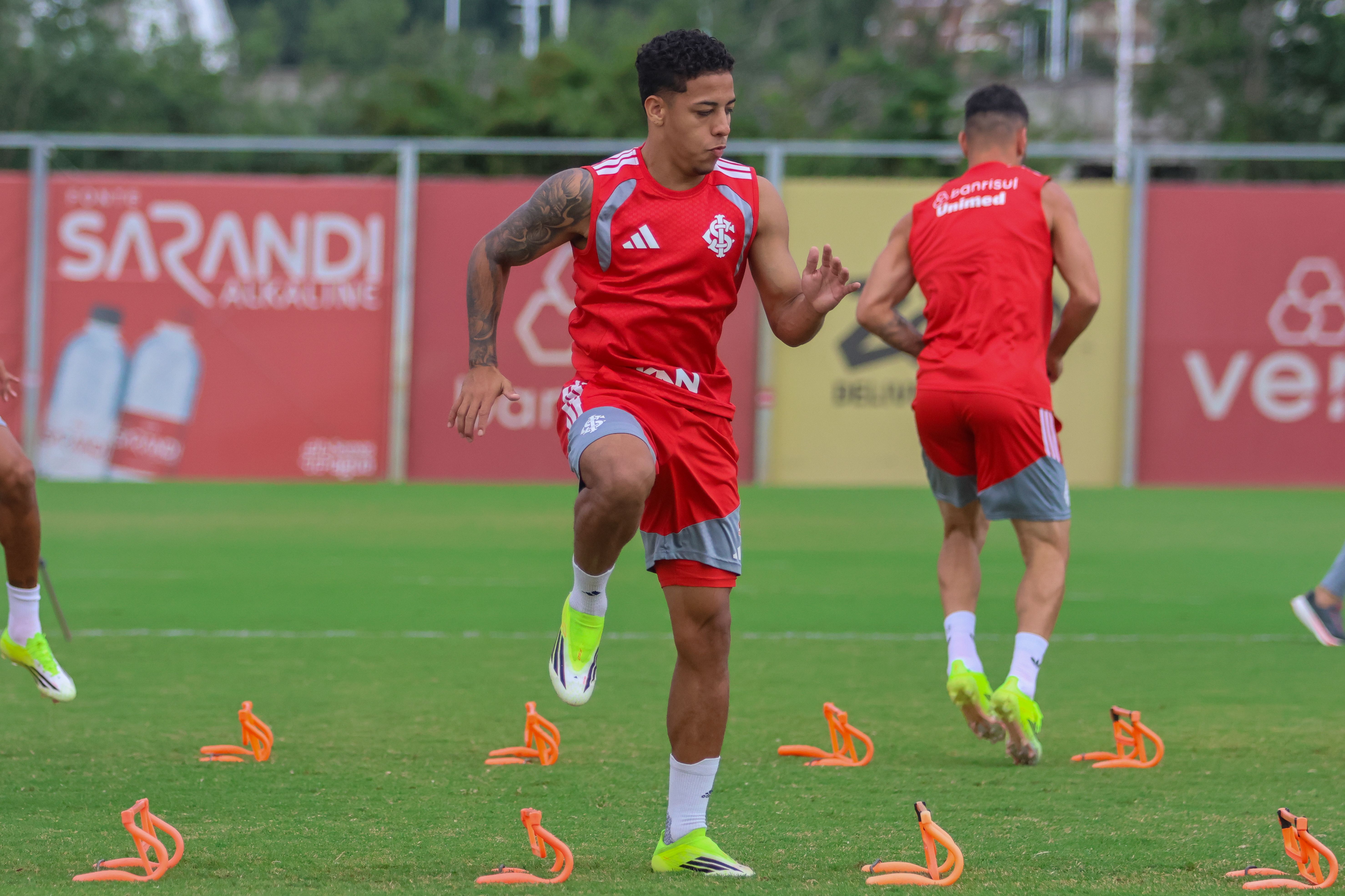 Equipe inicia os trabalhos para duelo em Curitiba
