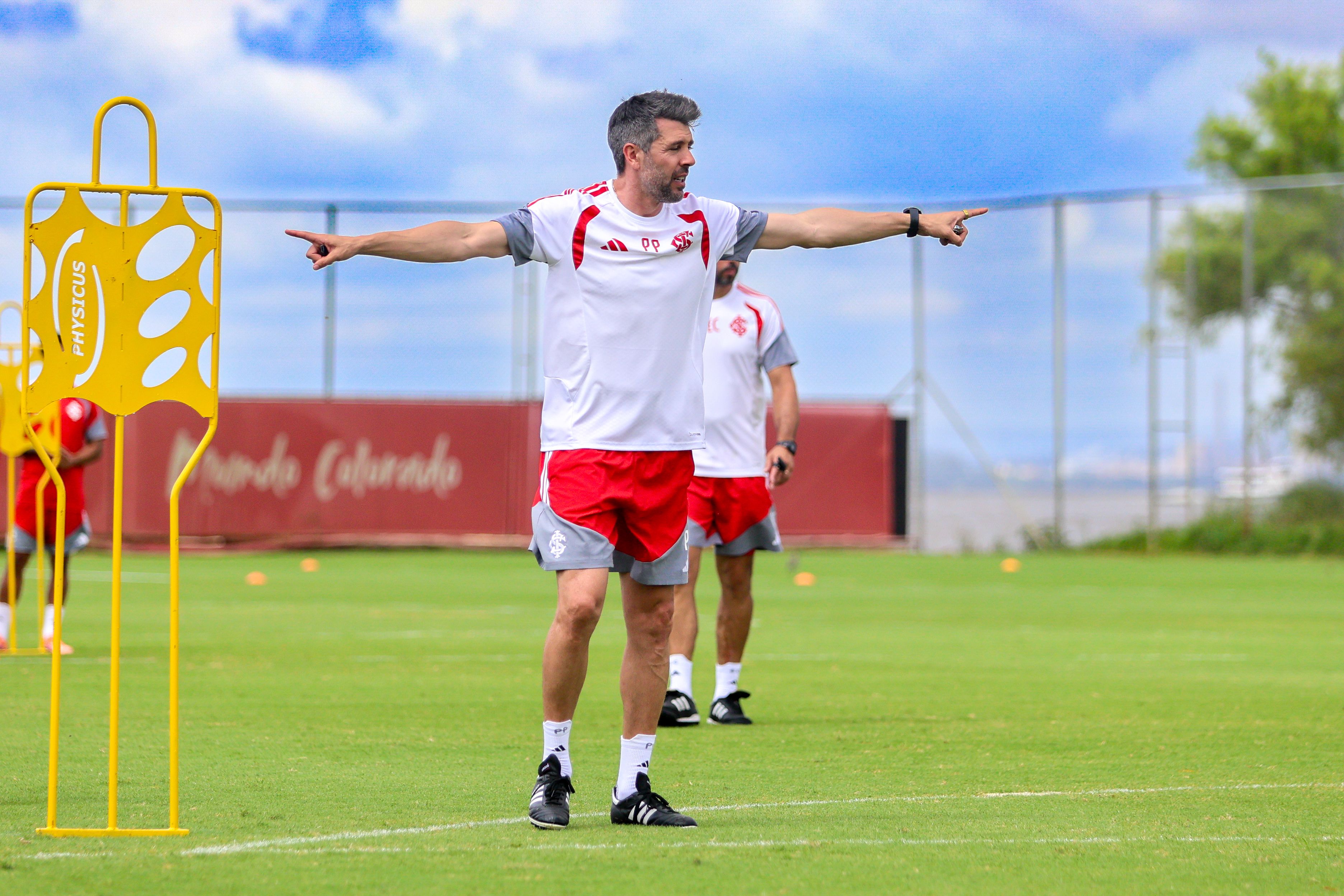 Dois períodos fecham a quinta colorada