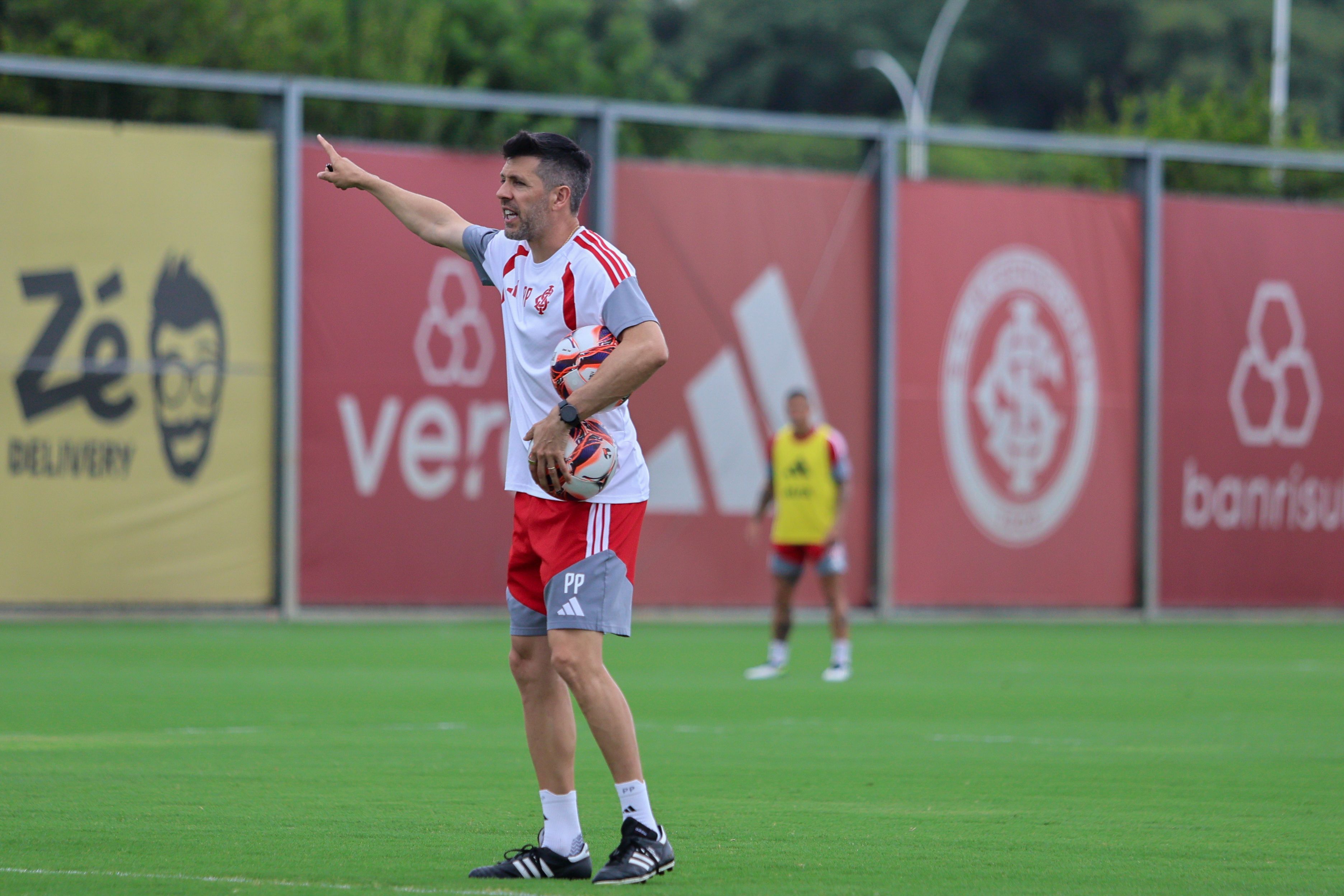 Colorado pronto para duelo de ida da semifinal