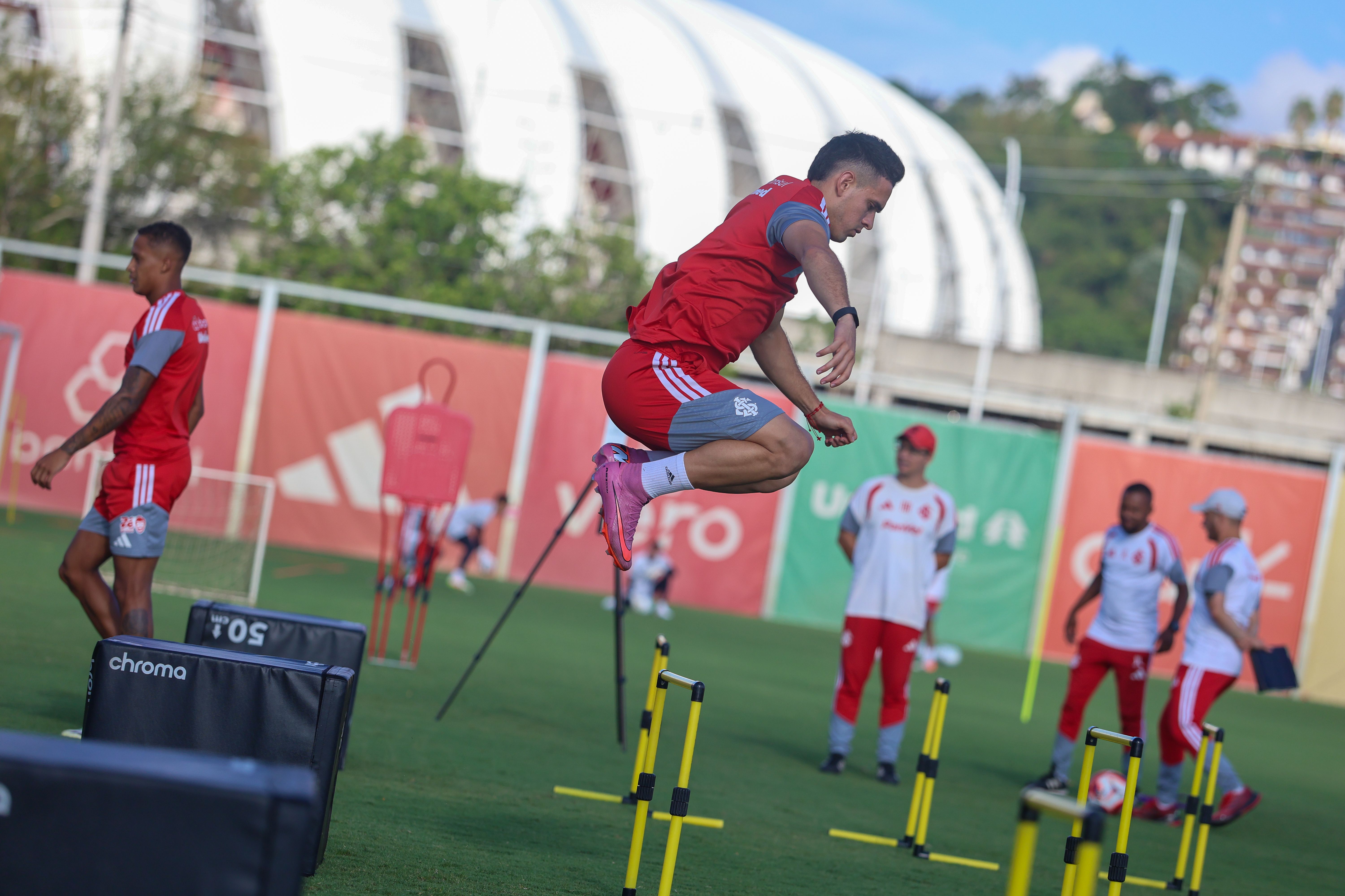 Primeiros trabalhos de olho no jogo com Bahia