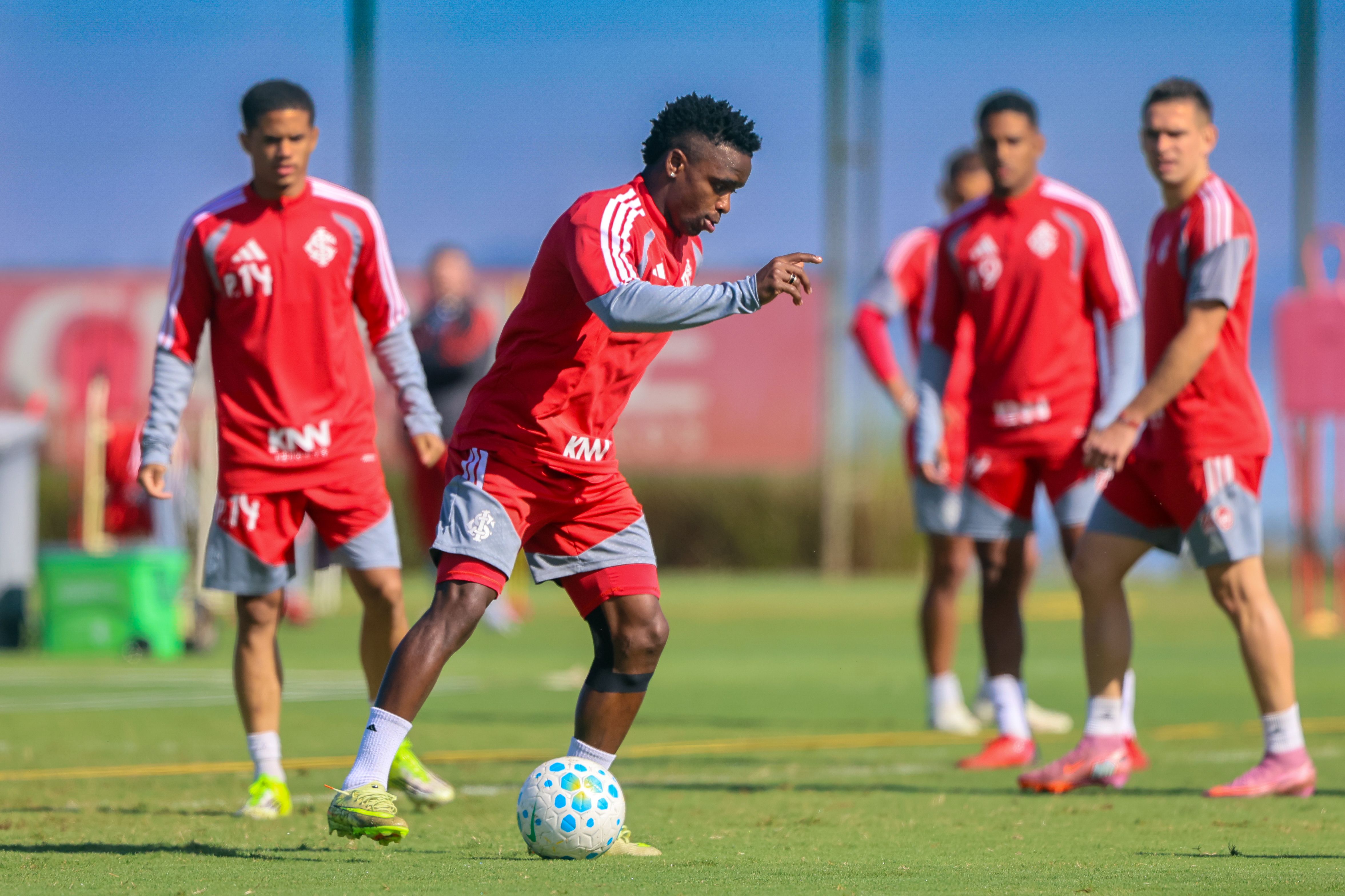 Foco no duelo com o Fluminense