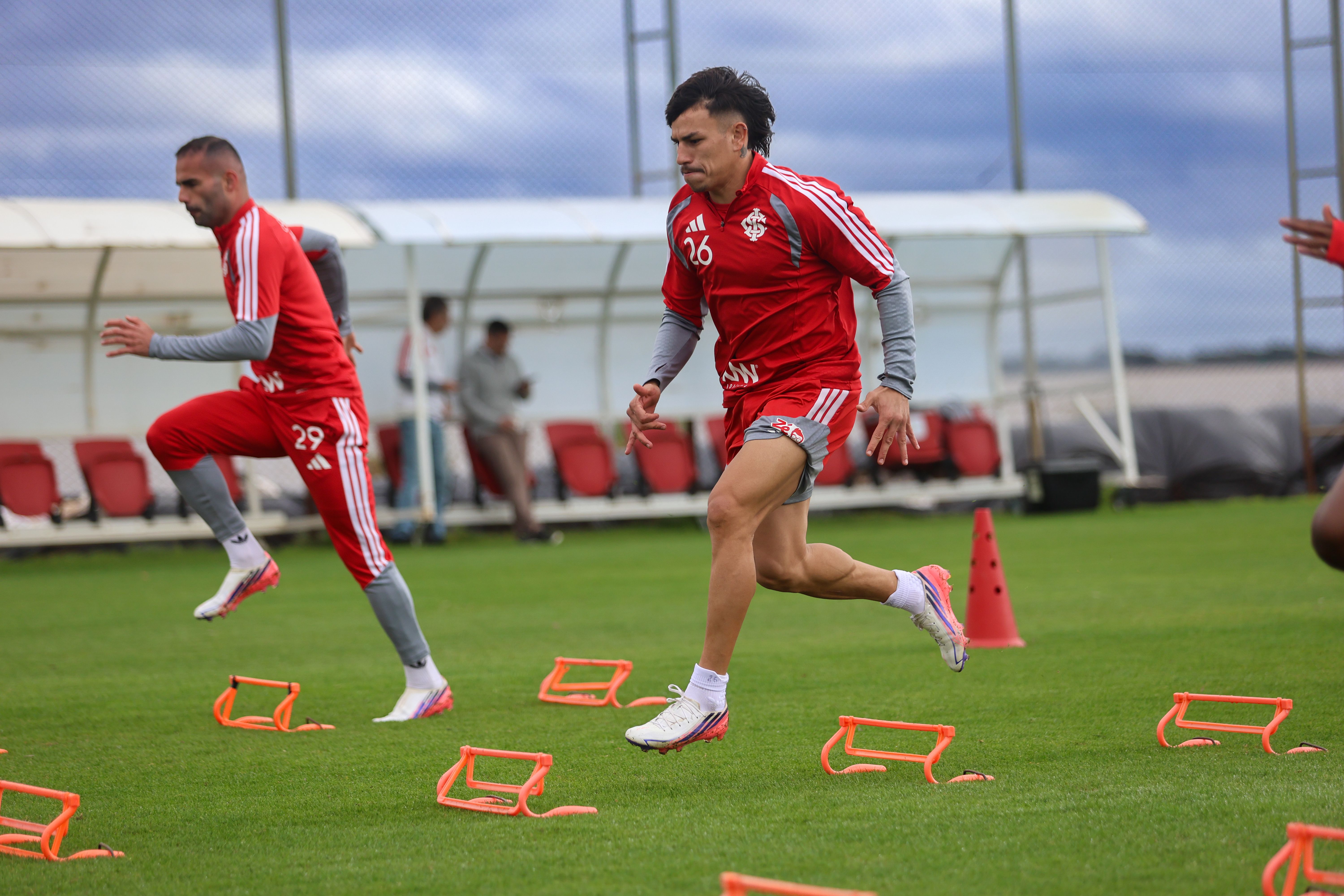 Colorado trabalha forte para o duelo com o Remo