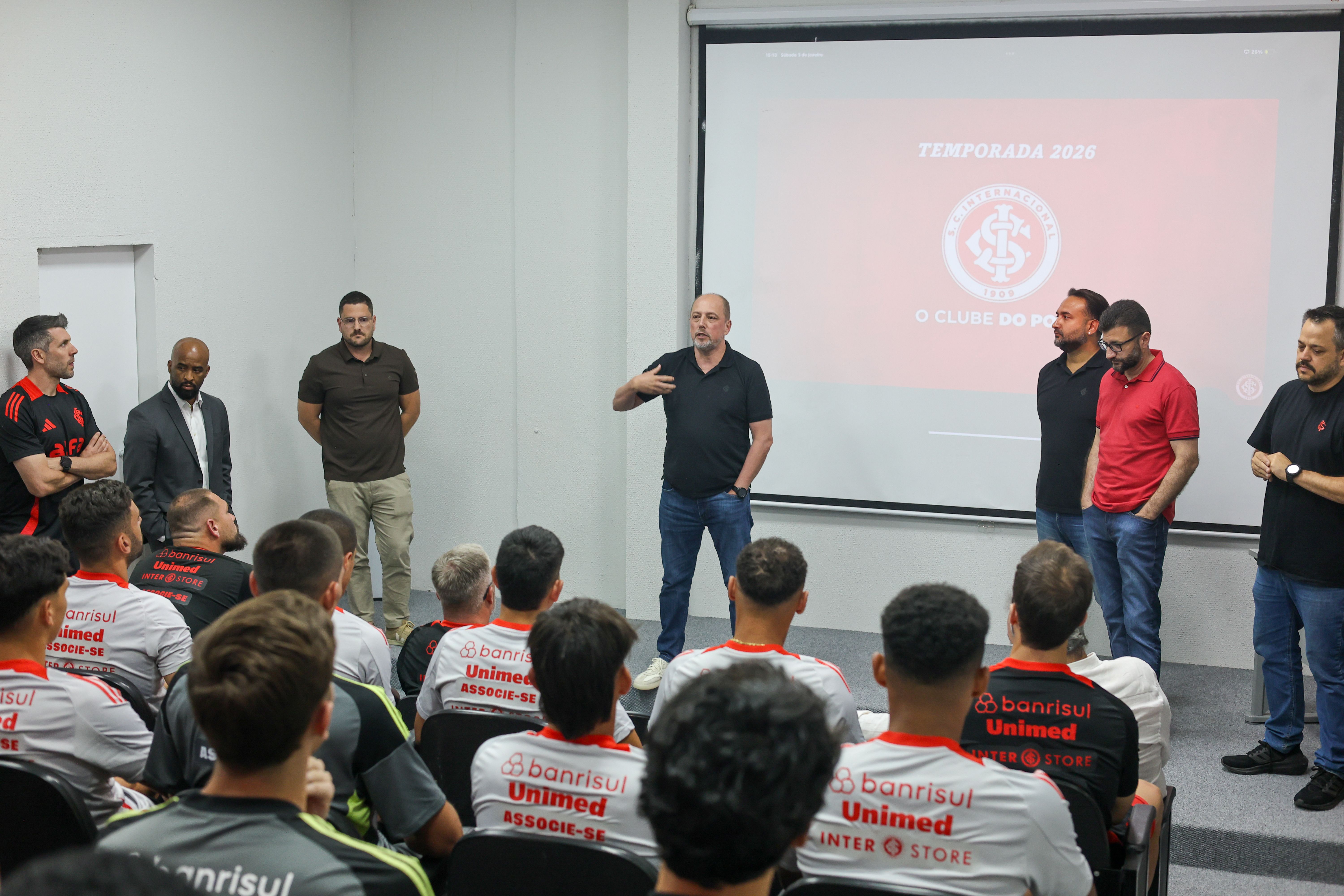 Equipe profissional se reapresenta para a temporada 2026