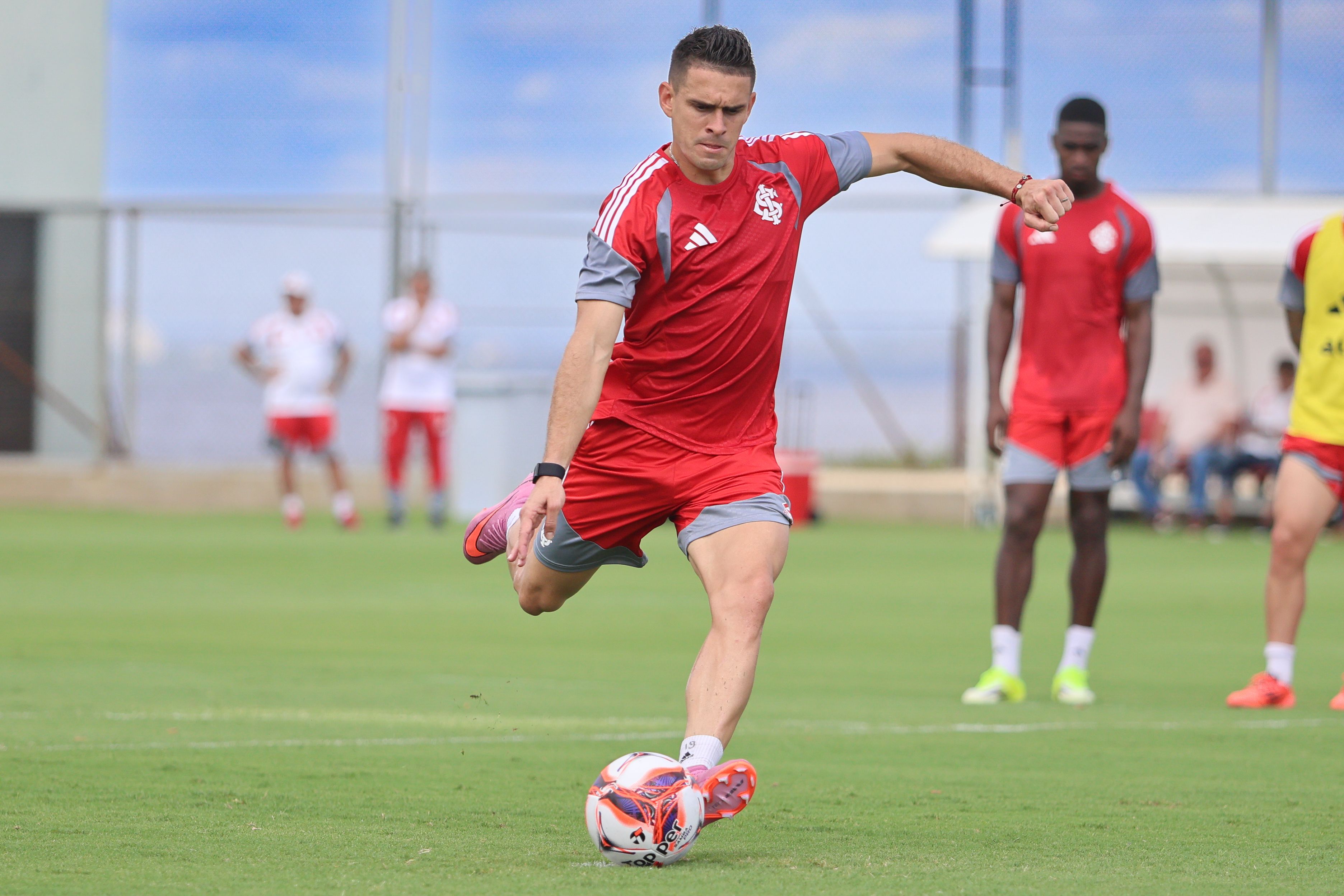 Em casa, Colorado busca classificação para final