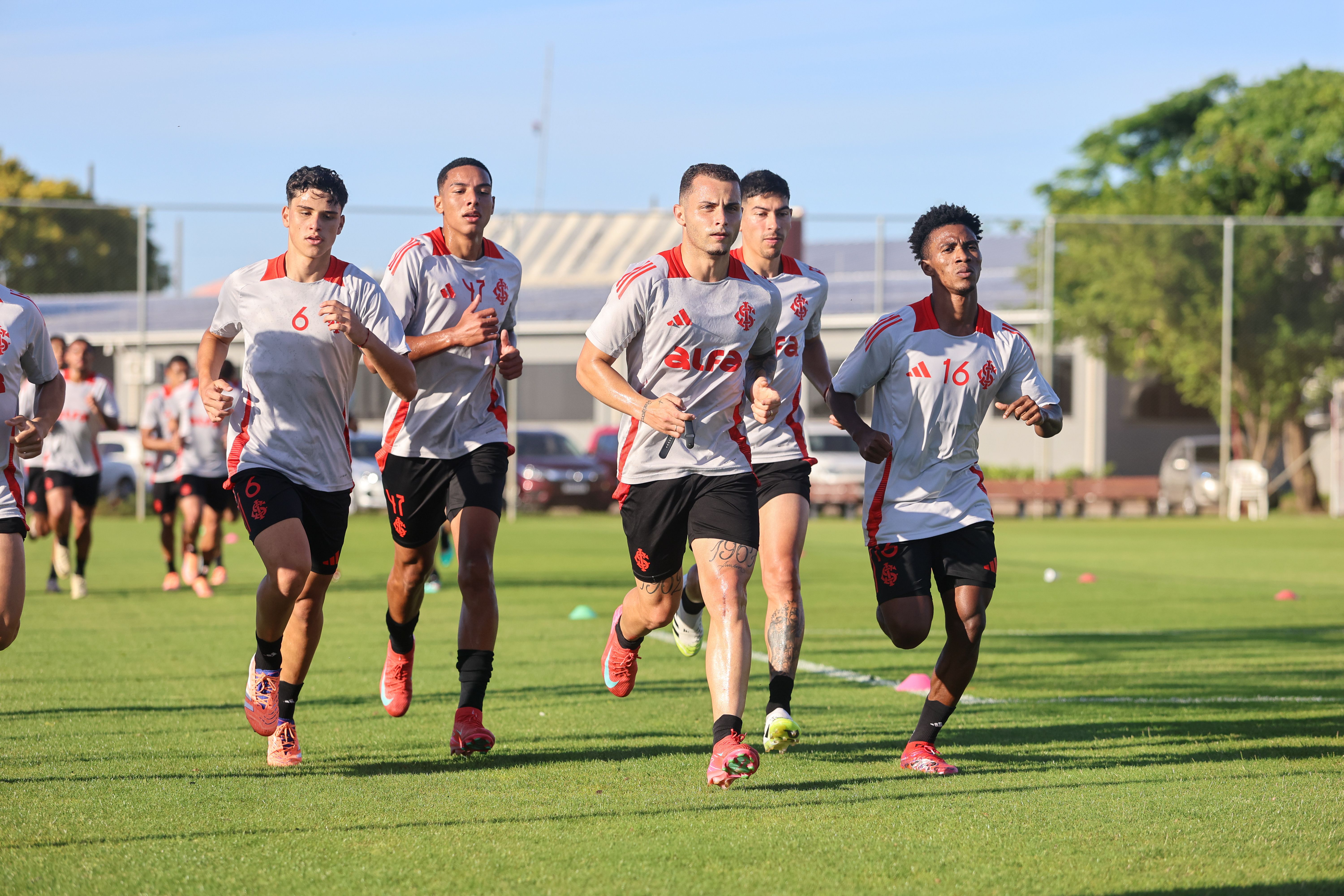 Começa semana de treinos no CT