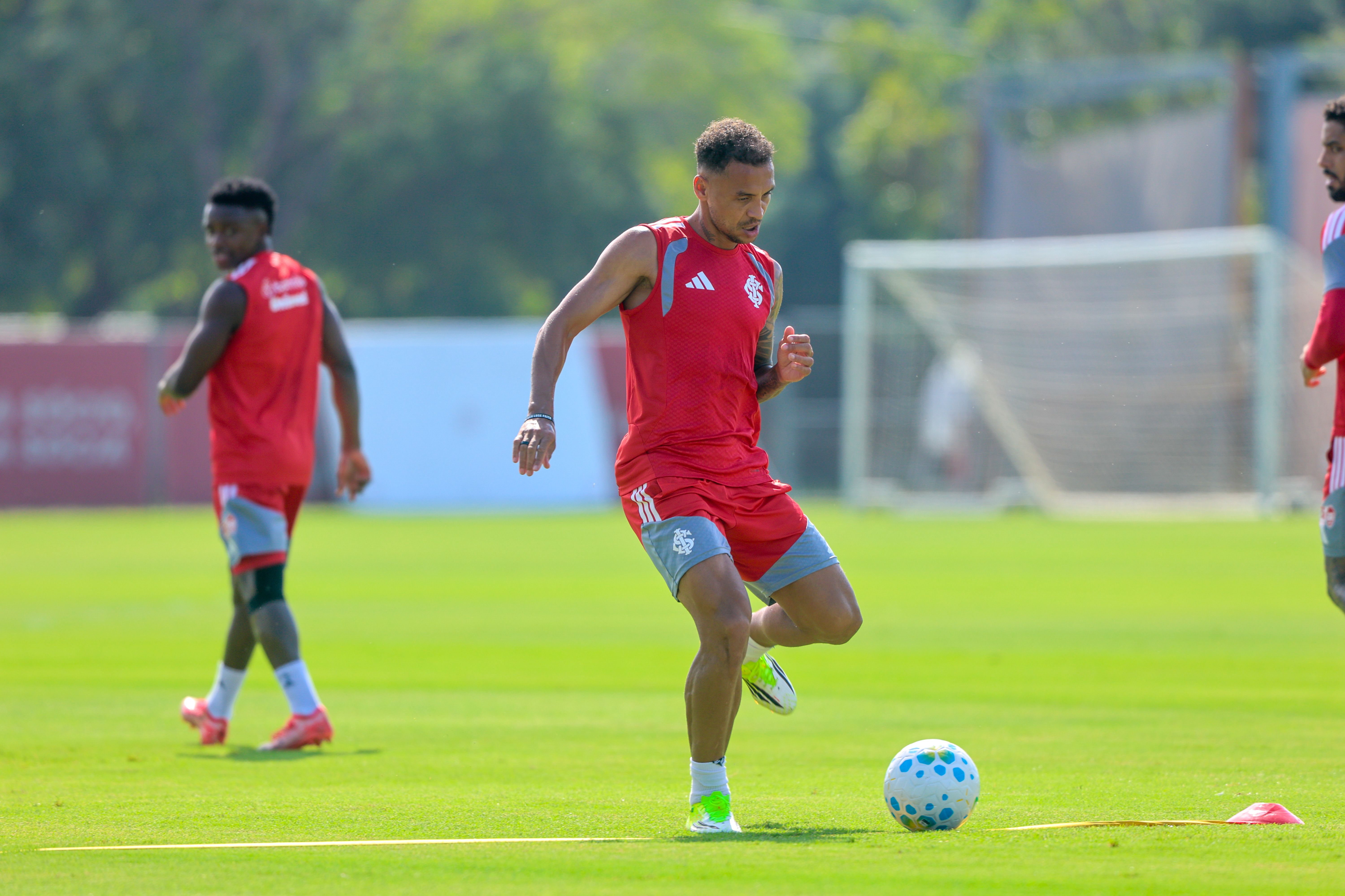 Último treino colorado antes de enfrentar o Corinthians