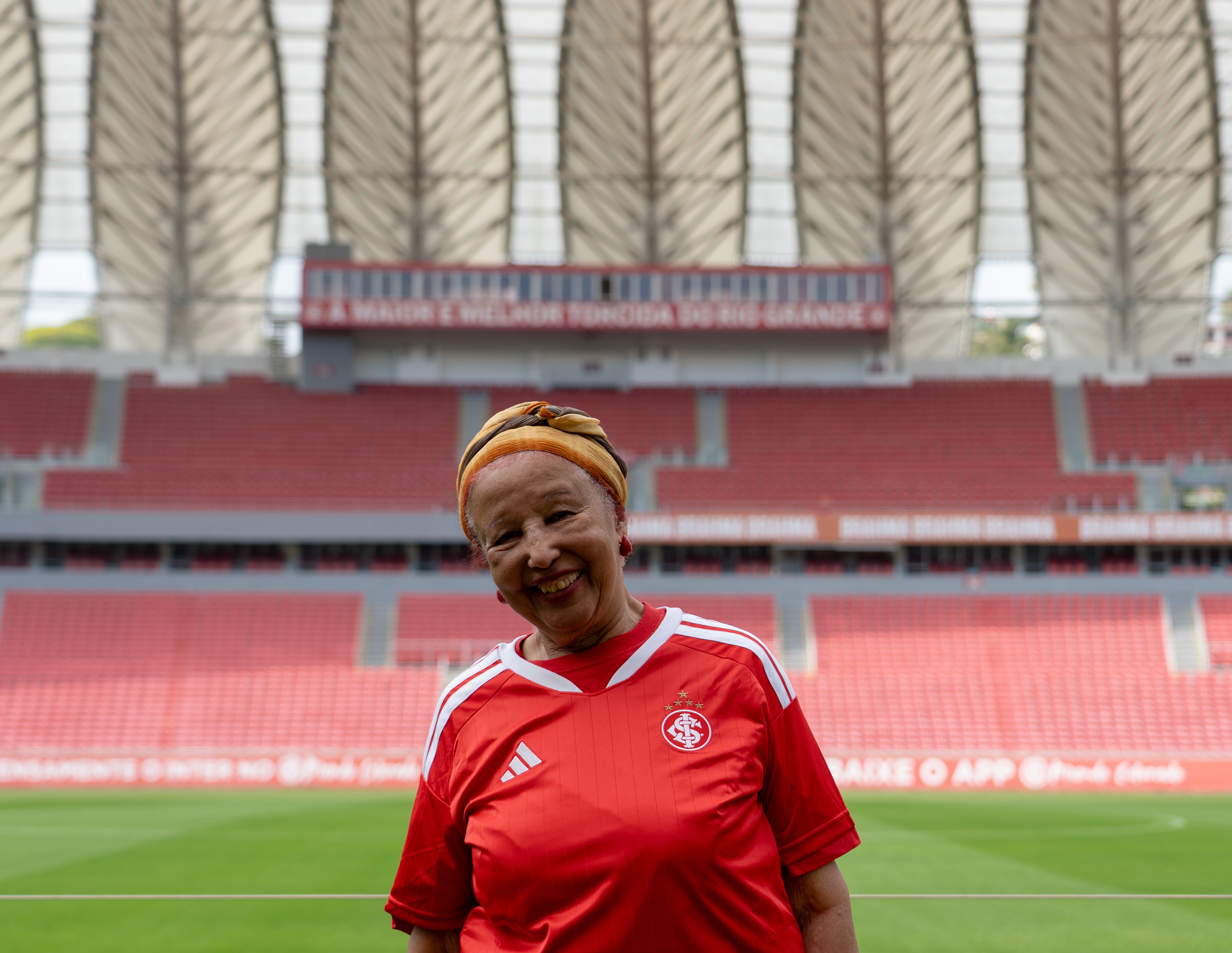 Petronilha Beatriz Gonçalves e Silva visita o Museu do Inter