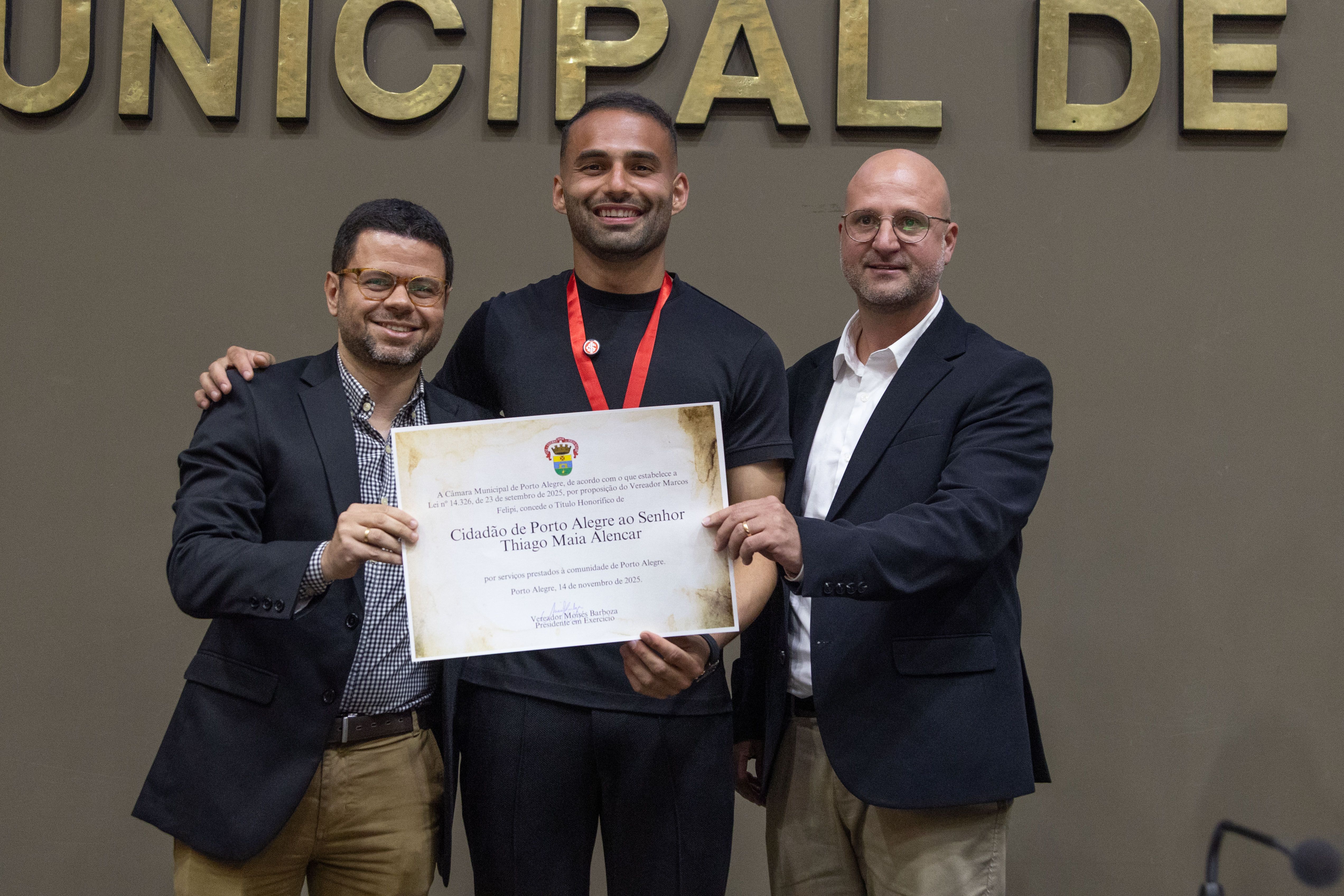 Thiago Maia recebe título de Cidadão de Porto Alegre na Câmara dos Vereadores
