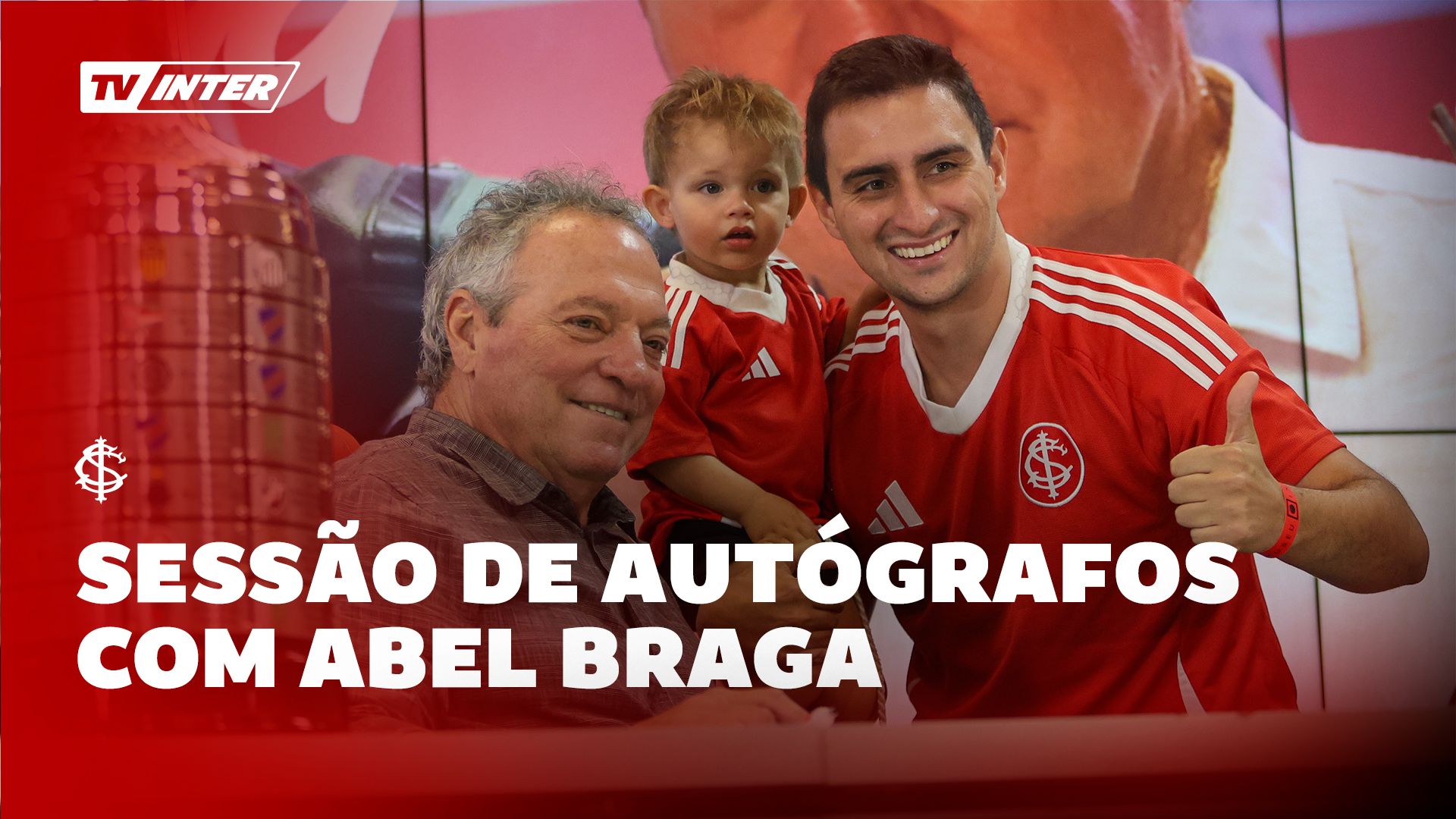 Sessão de autógrafos com Abel Braga lota a sala de coletivas do Beira-Rio