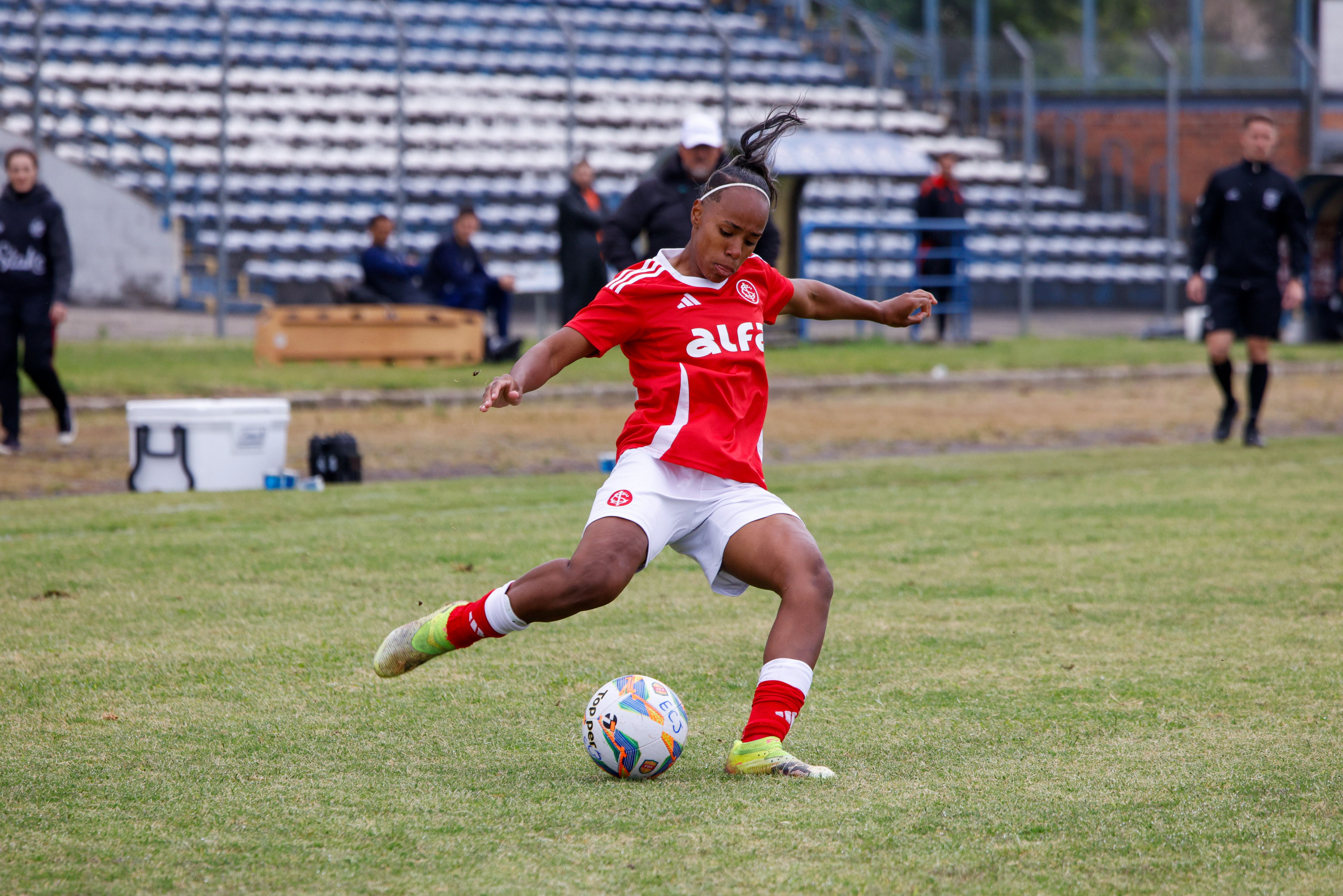Gurias Coloradas largam em desvantagem na semifinal