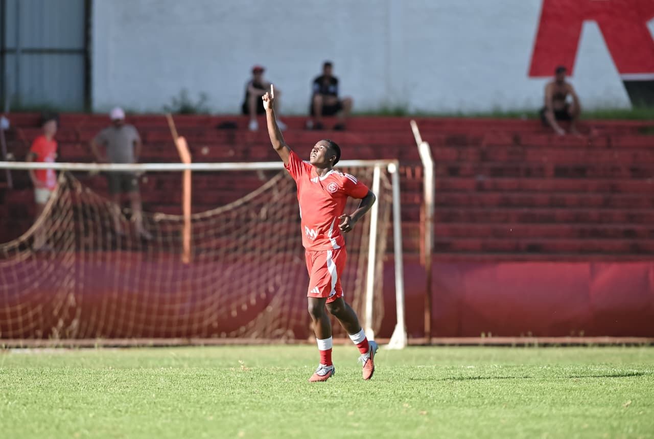 Celeiro goleia o Passo Fundo na estreia do Gauchão Sub-17