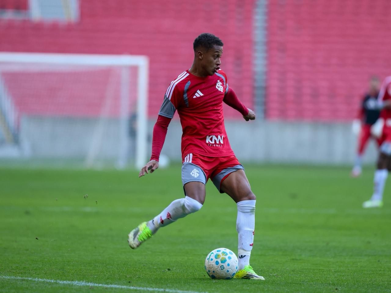 Colorado faz jogo-treino com Cerro Largo-URU no Beira-Rio