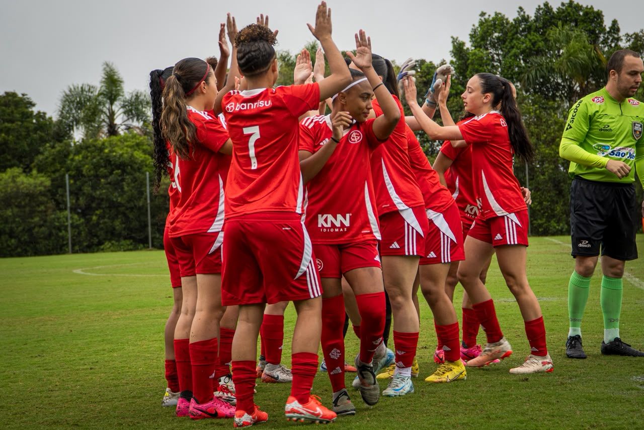 Sub-17 das Gurias goleia As Minas de Candiota e segue 100% no Gauchão
