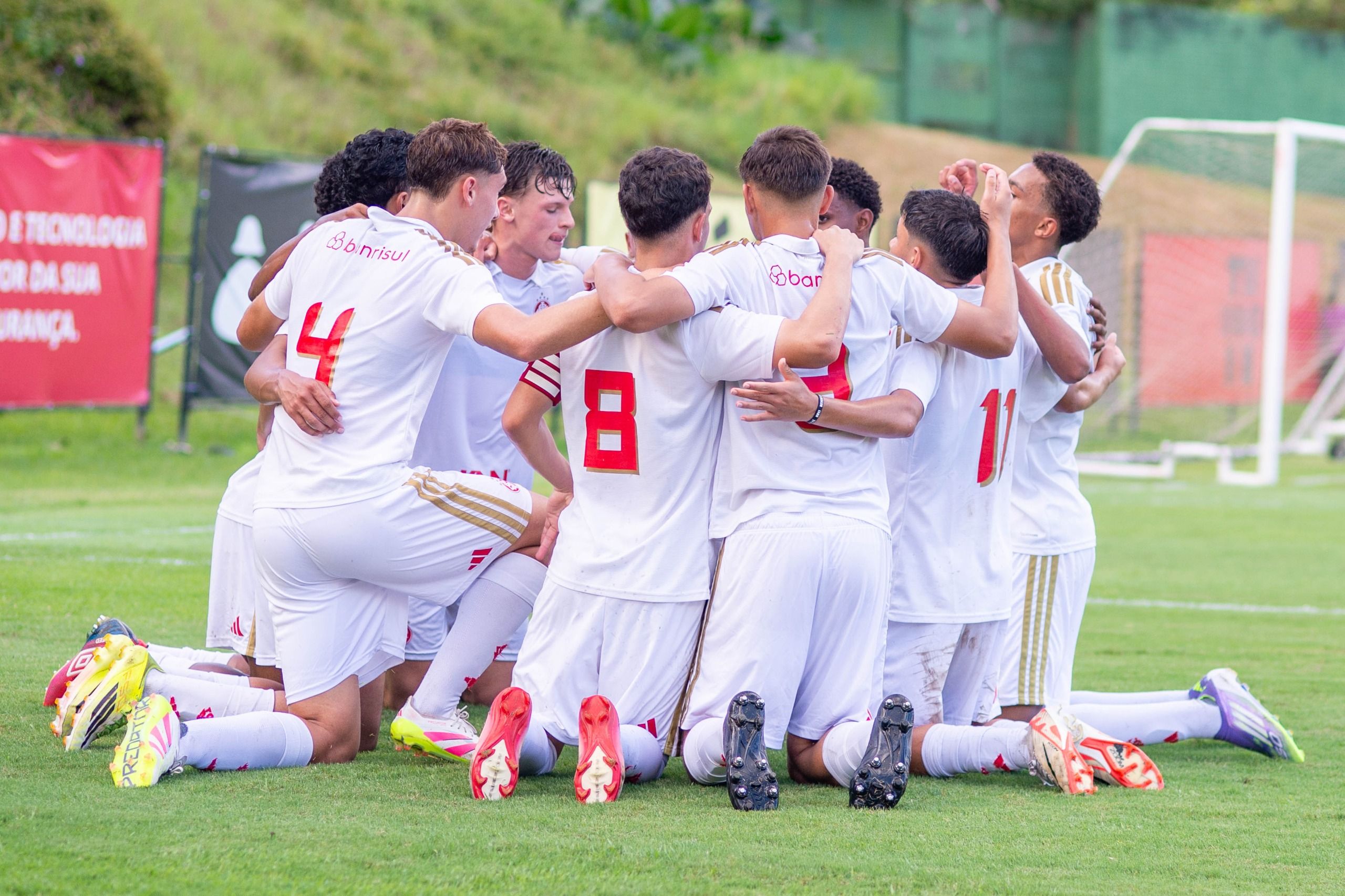 Sub-17 do Inter goleia o Vitória e sobe na tabela