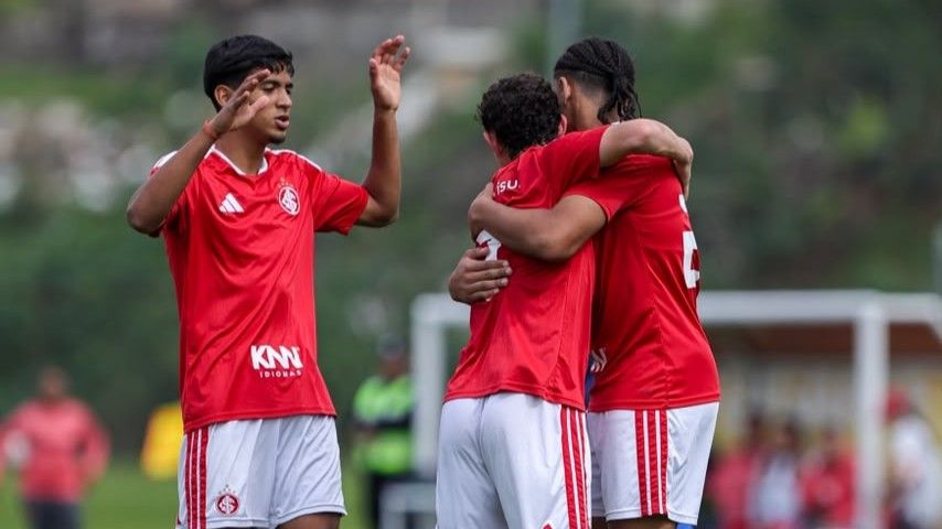 Celeiro goleia Sulbrasil e avança à semifinal do Gauchão Sub-15