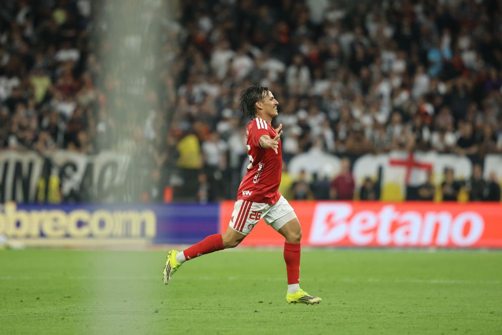 Bernabei marca golaço e Inter vence em Itaquera!