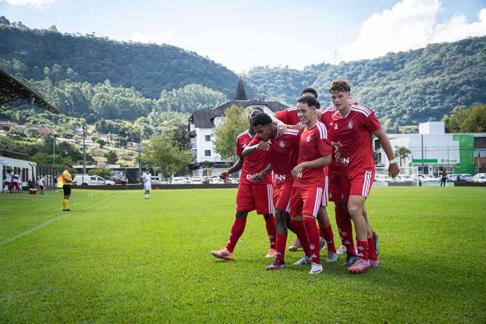 Inter goleia Gramadense e mantém 100% no Gauchão Sub-17