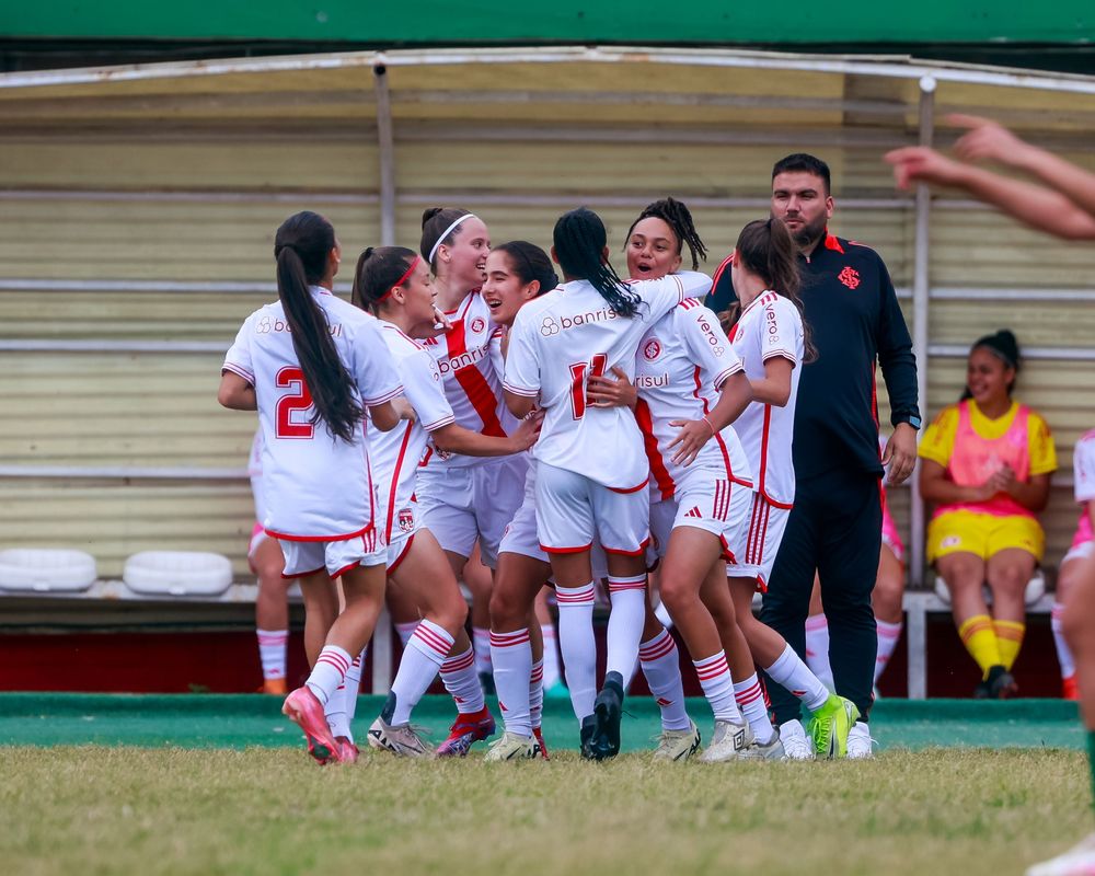 Gurias Coloradas goleiam e seguem com 100% no Gauchão Sub-17