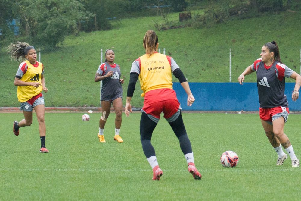 Gurias Coloradas iniciam preparação para o Gre-Nal