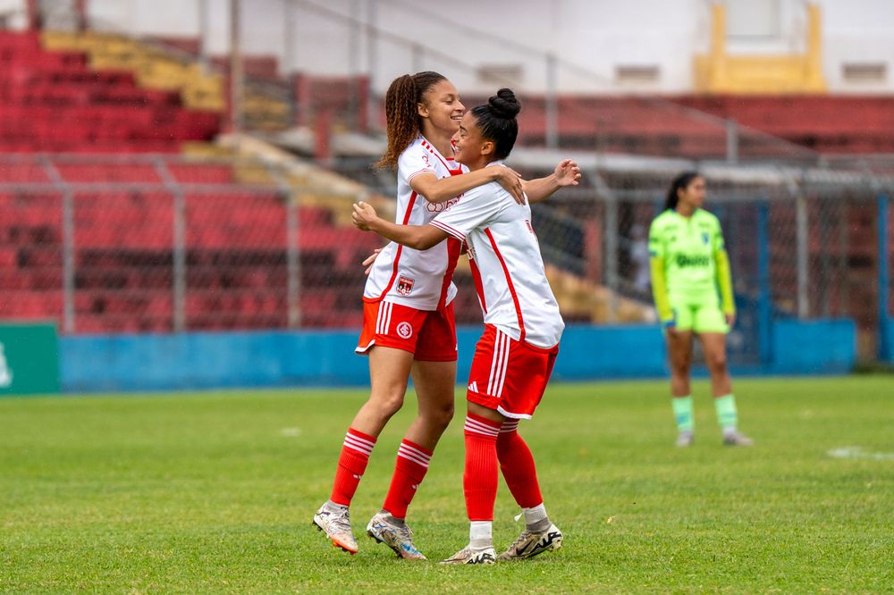 Gurias goleiam e garantem vaga para a próxima fase da Copinha