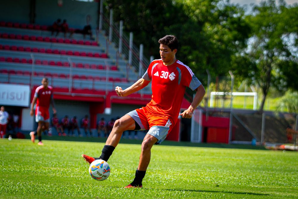 Reta final de preparação: Sub-20 do Celeiro goleia Real-RS na Morada dos Quero-Q...