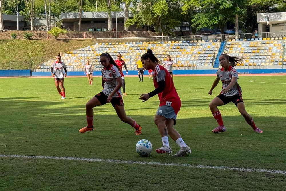 Gurias Coloradas realizam jogo-treino interno durante pausa da Data FIFA