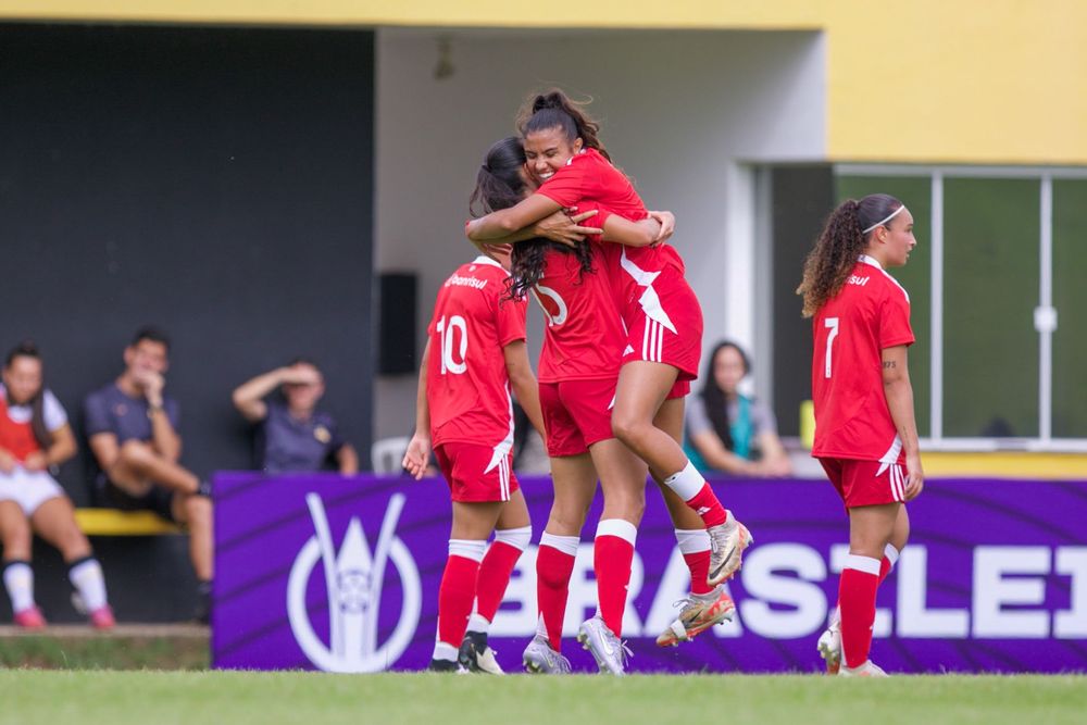 Gurias Coloradas goleiam na estreia do Brasileiro Sub-20