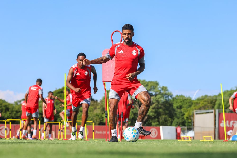 Primeiro trabalho de olho no duelo com Palmeiras