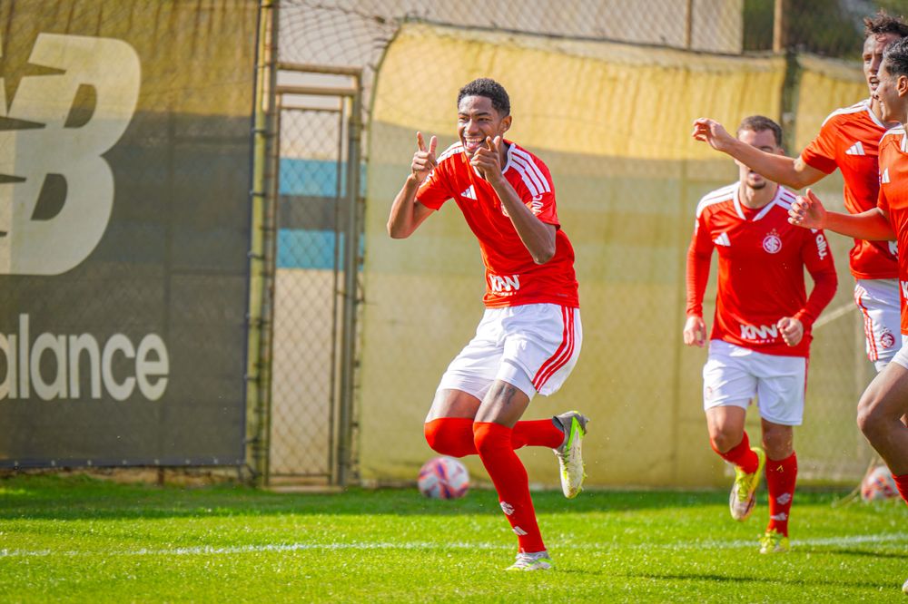 Celeiro vence clássico Gre-Nal e sai em vantagem na semifinal do Gauchão Sub-20