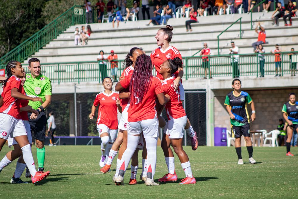 Gurias vencem na estreia do Gauchão Sub-15