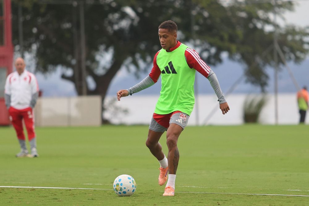 Volta aos treinos após vitória na Copa do Brasil