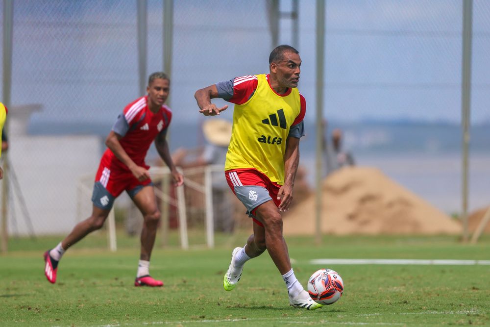 Elenco completa mais um dia de trabalhos fortes na pré-temporada