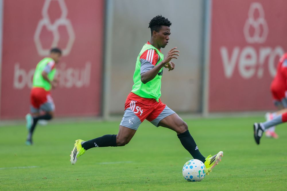 Sub-20 do Celeiro realiza mais um treinamento integrado com o elenco profissiona...