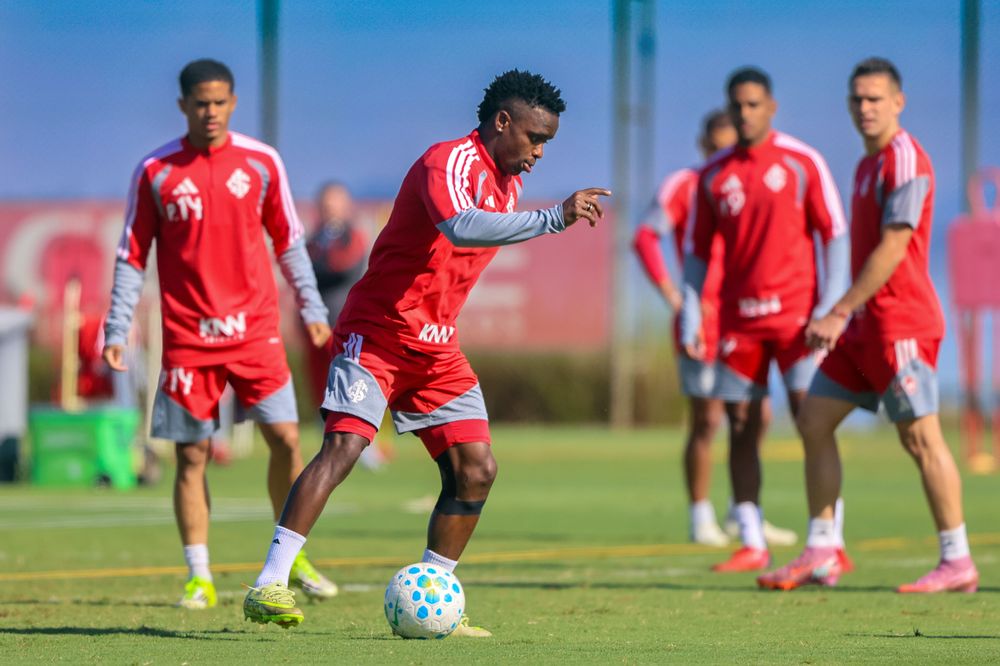 Foco no duelo com o Fluminense