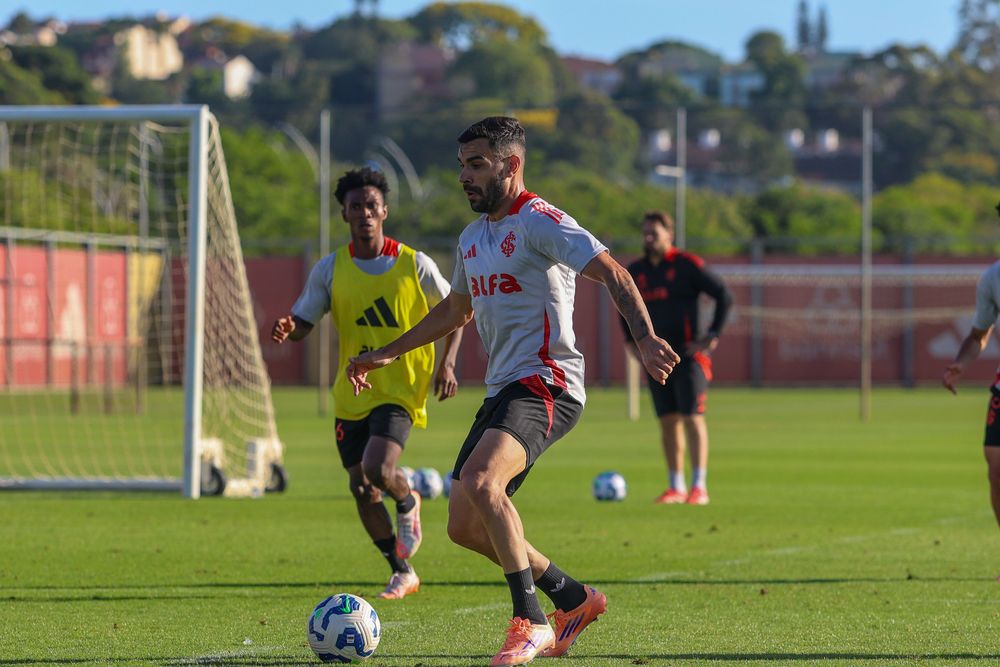 Primeiras atividades mirando duelo do fim de semana
