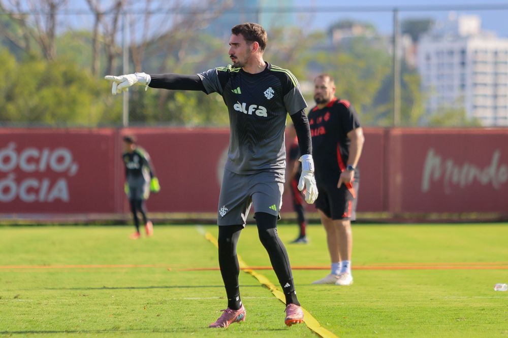 Equipe que iniciará o Gauchão treina no CT