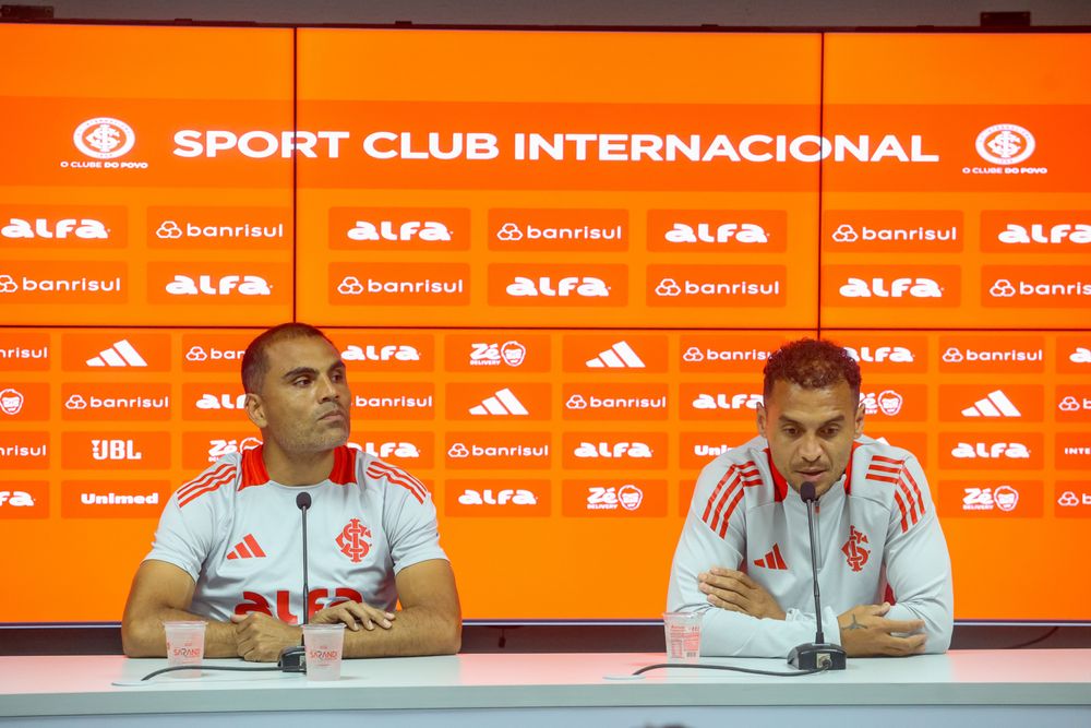 Alan Patrick e Gabriel Mercado concedem entrevista coletiva no CT Parque Gigante