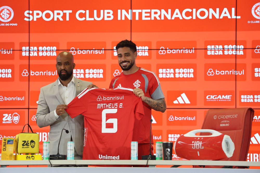 Matheus Bahia é oficialmente apresentado pelo Clube do Povo